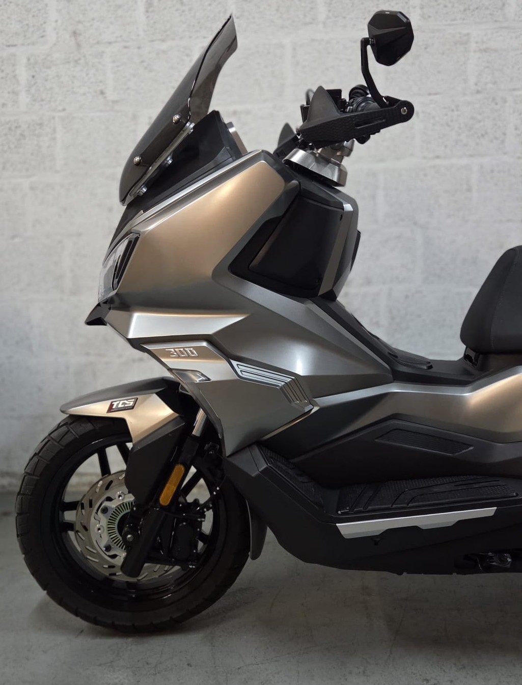 SYM ADX 300-showroom-element-3