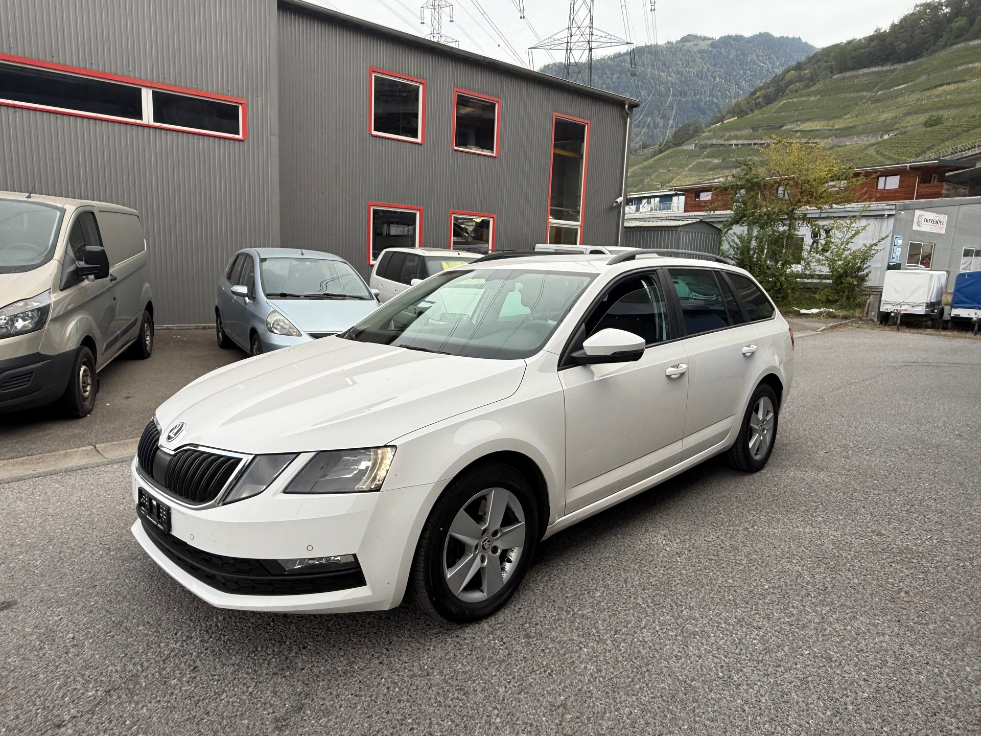 SKODA Octavia Combi 2.0 TDI Swiss Line 25 4x4-image-0