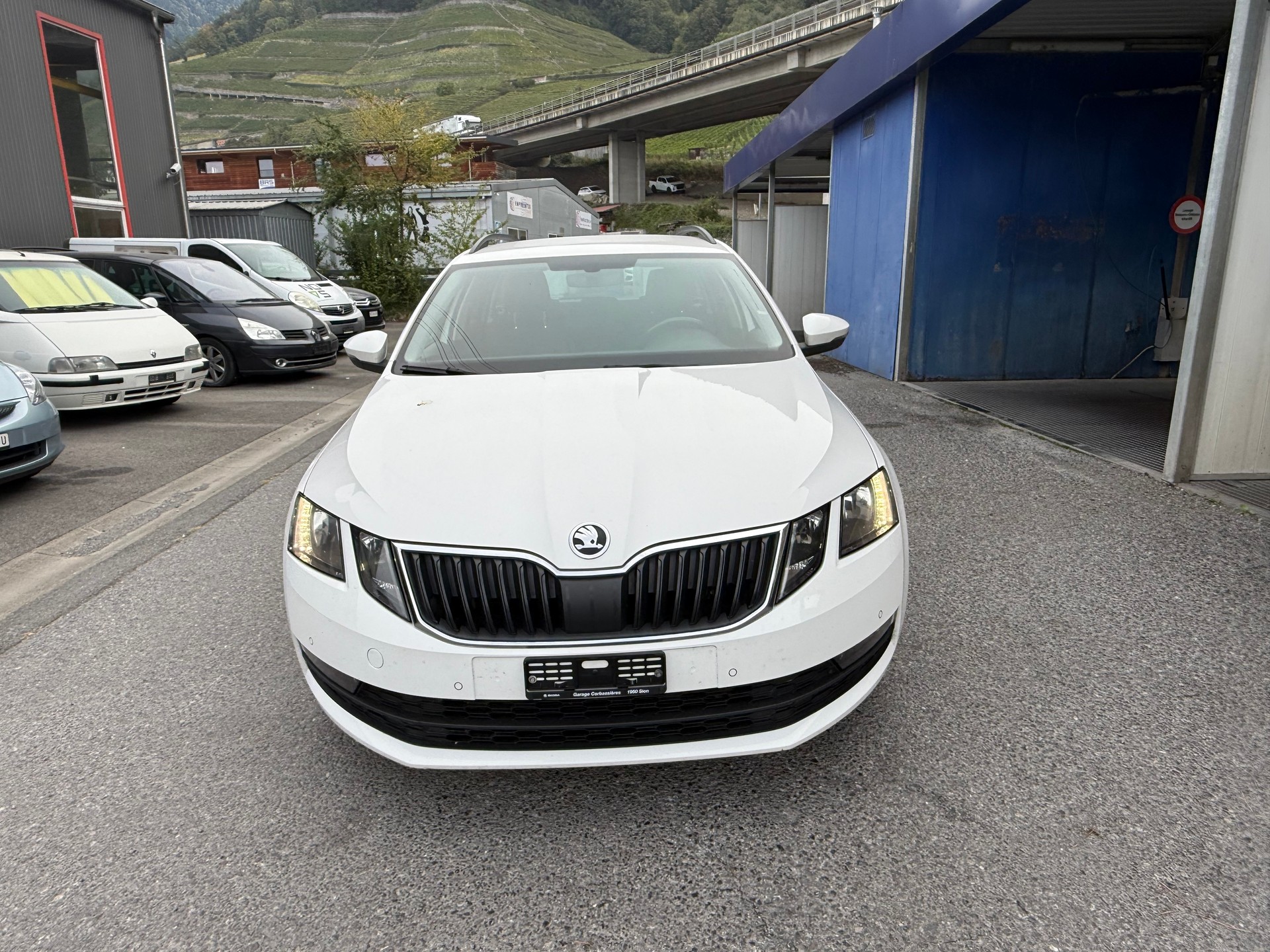SKODA Octavia Combi 2.0 TDI Swiss Line 25 4x4-image-1