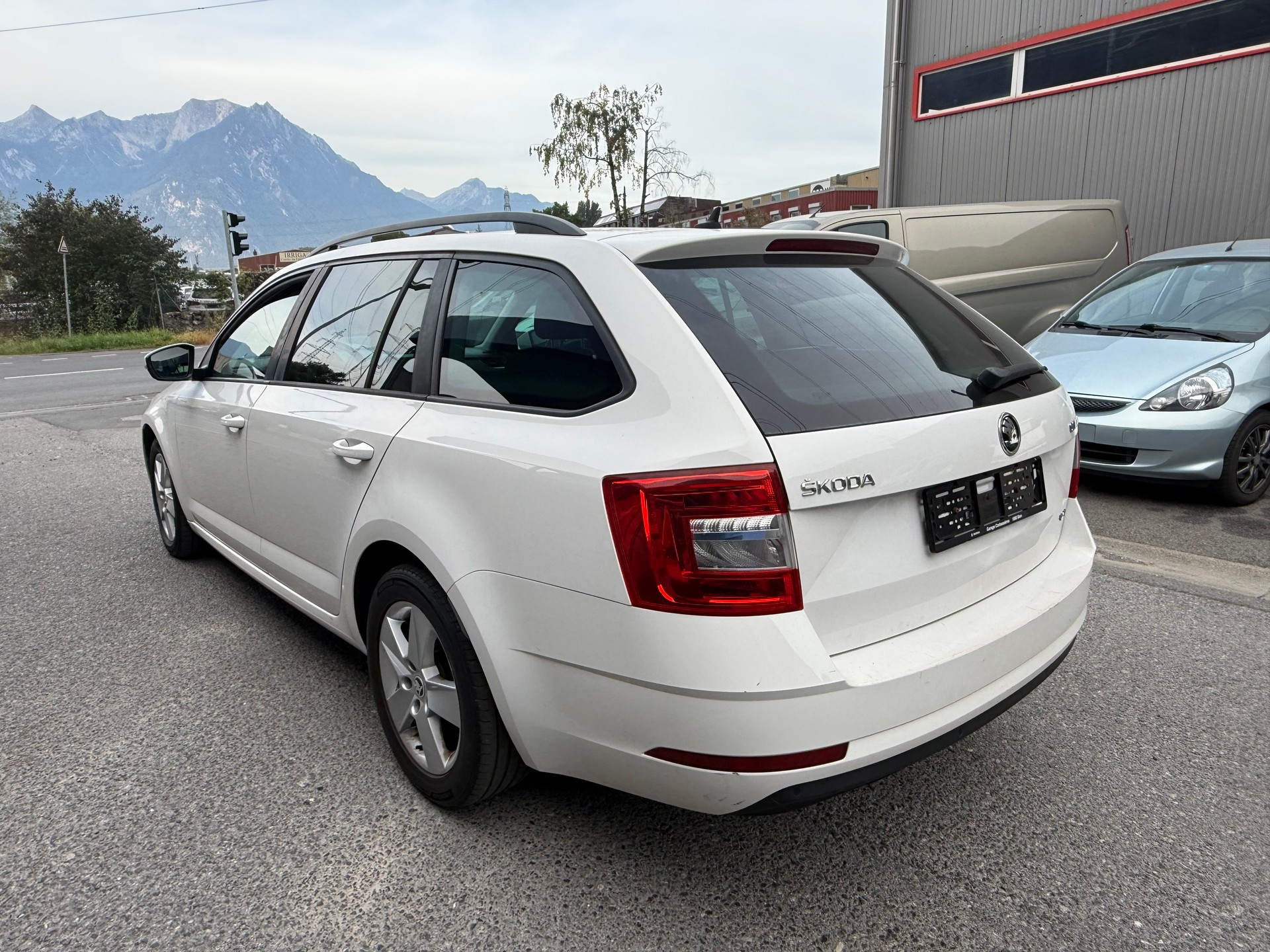 SKODA Octavia Combi 2.0 TDI Swiss Line 25 4x4-image-4