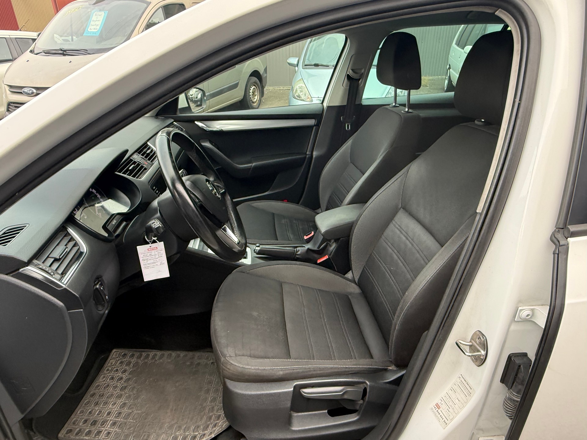 SKODA Octavia Combi 2.0 TDI Swiss Line 25 4x4-image-6