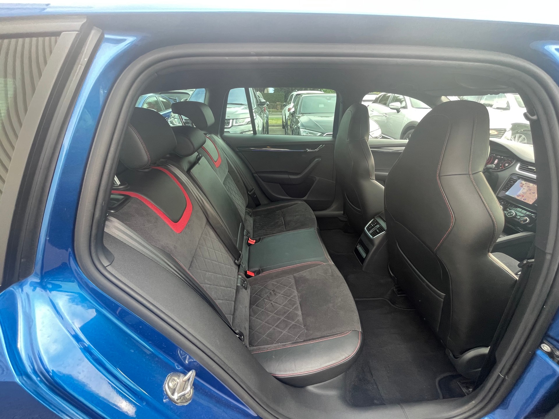 SKODA Octavia Combi 2.0 TDI RS 4x4 DSG-image-6