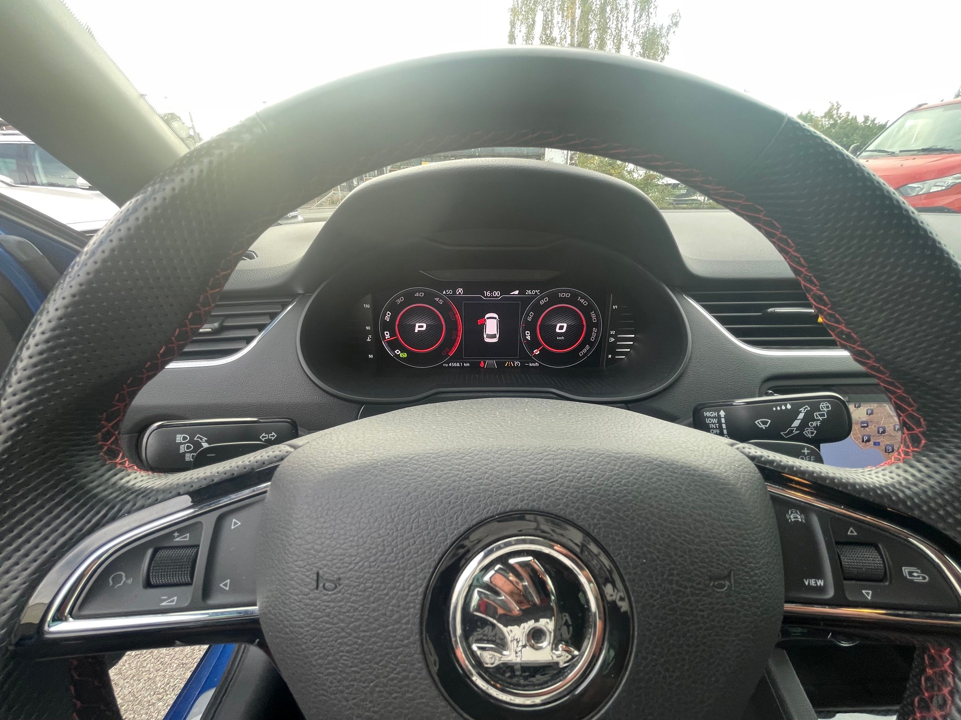 SKODA Octavia Combi 2.0 TDI RS 4x4 DSG-image-10