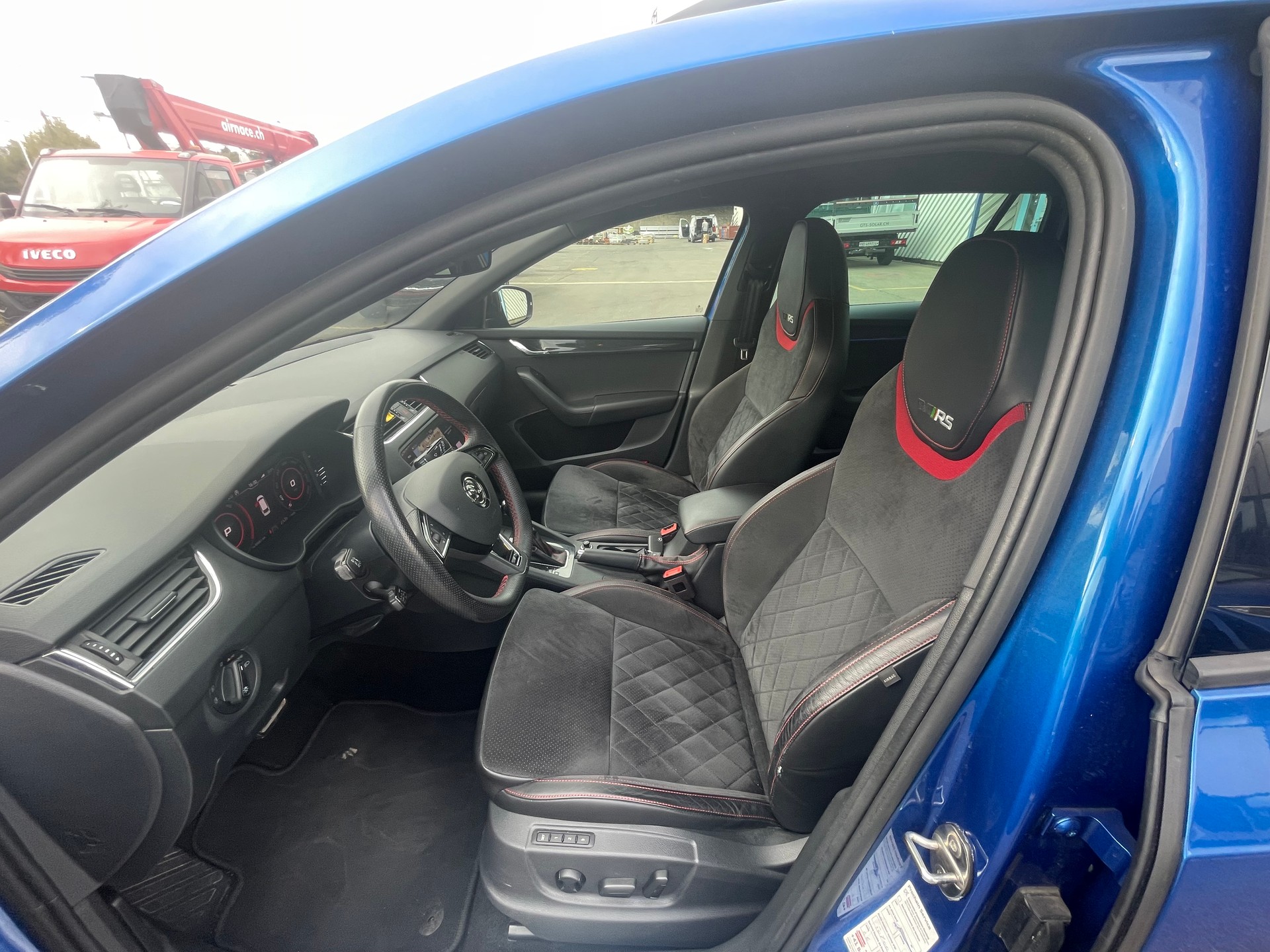 SKODA Octavia Combi 2.0 TDI RS 4x4 DSG-image-9