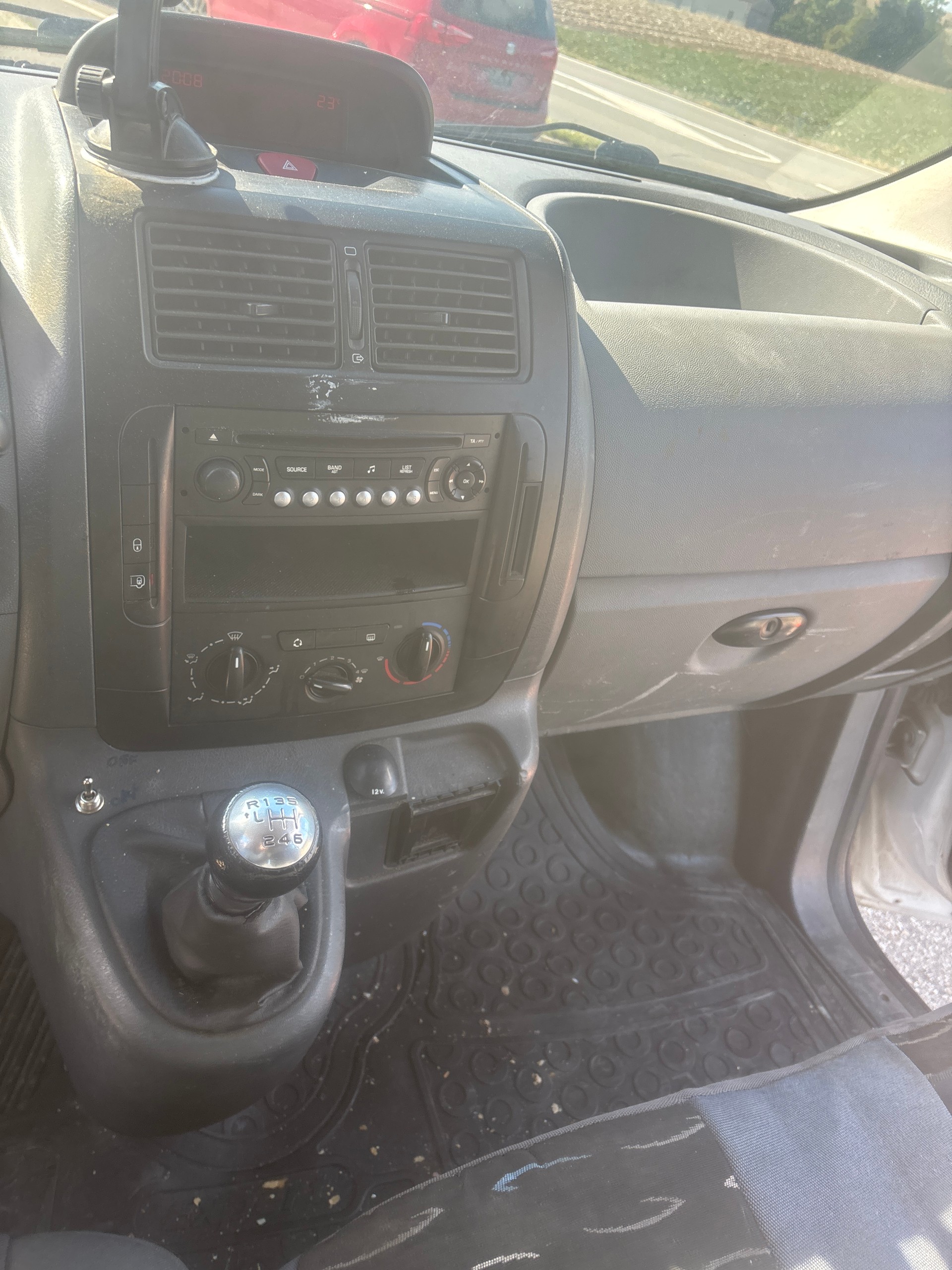 PEUGEOT Expert 2.0 HDi 229 L2H1-image-8