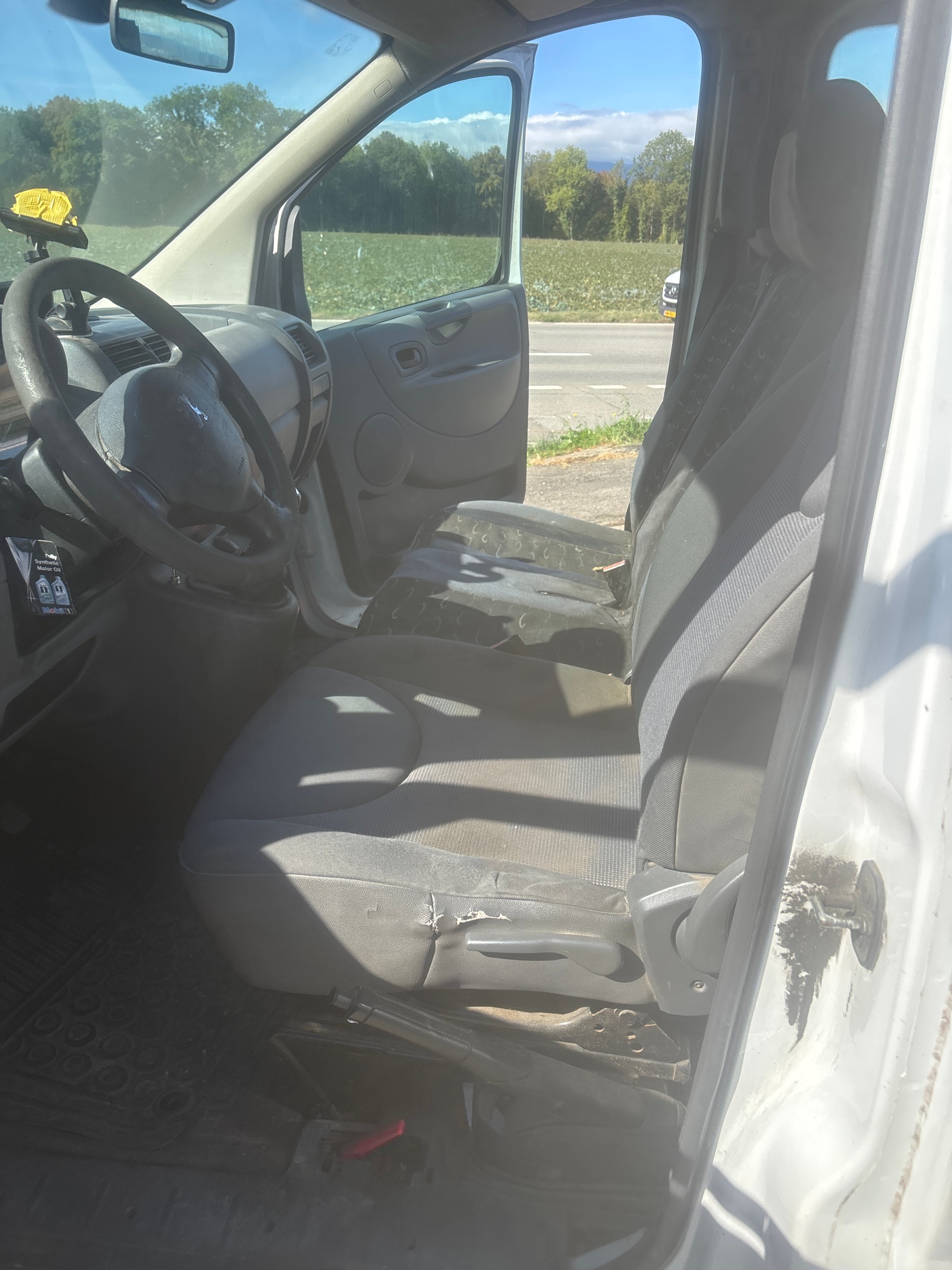 PEUGEOT Expert 2.0 HDi 229 L2H1-image-10