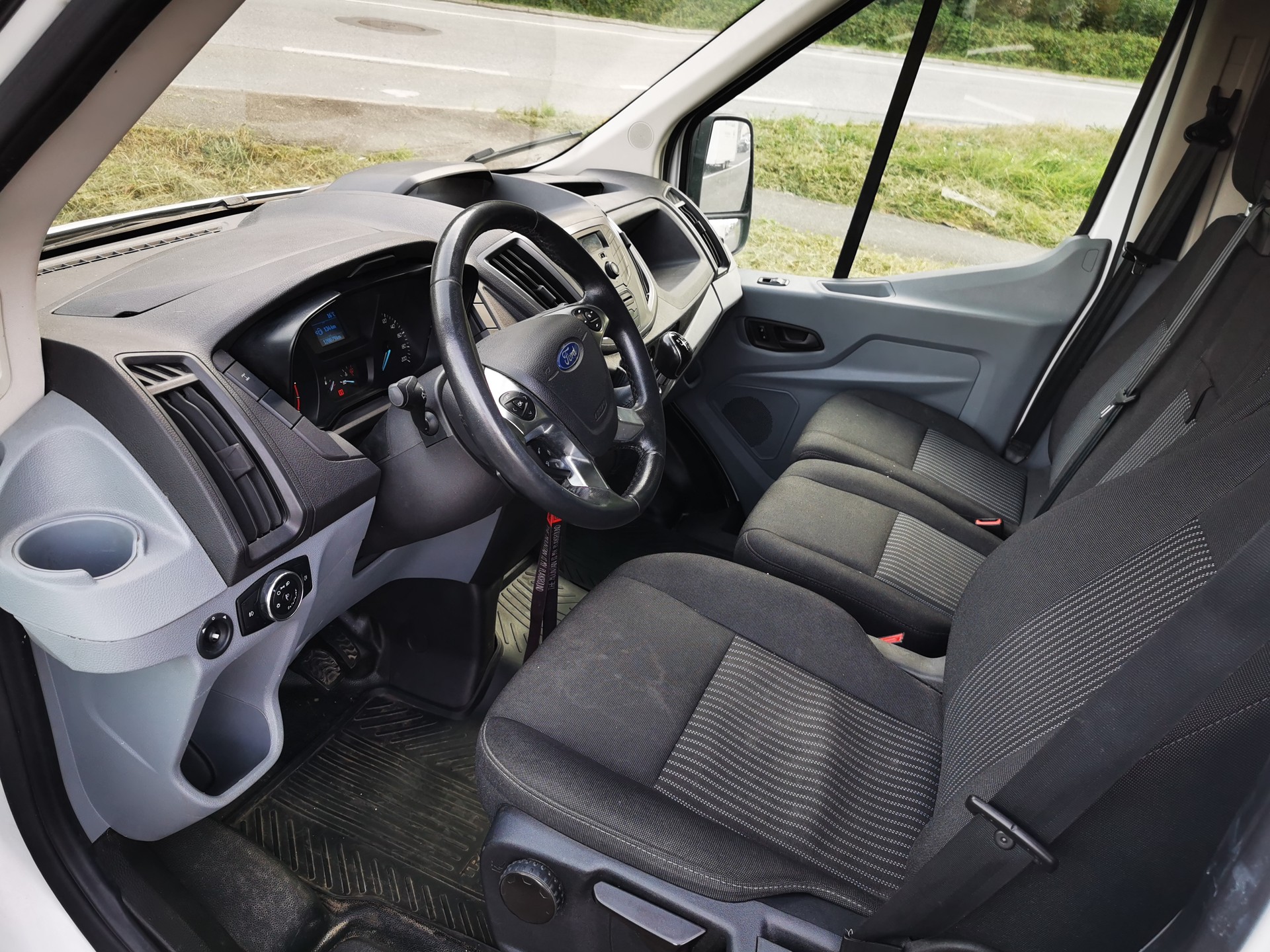 FORD Transit Van 350 L3H2 Ambiente 4WD-image-8