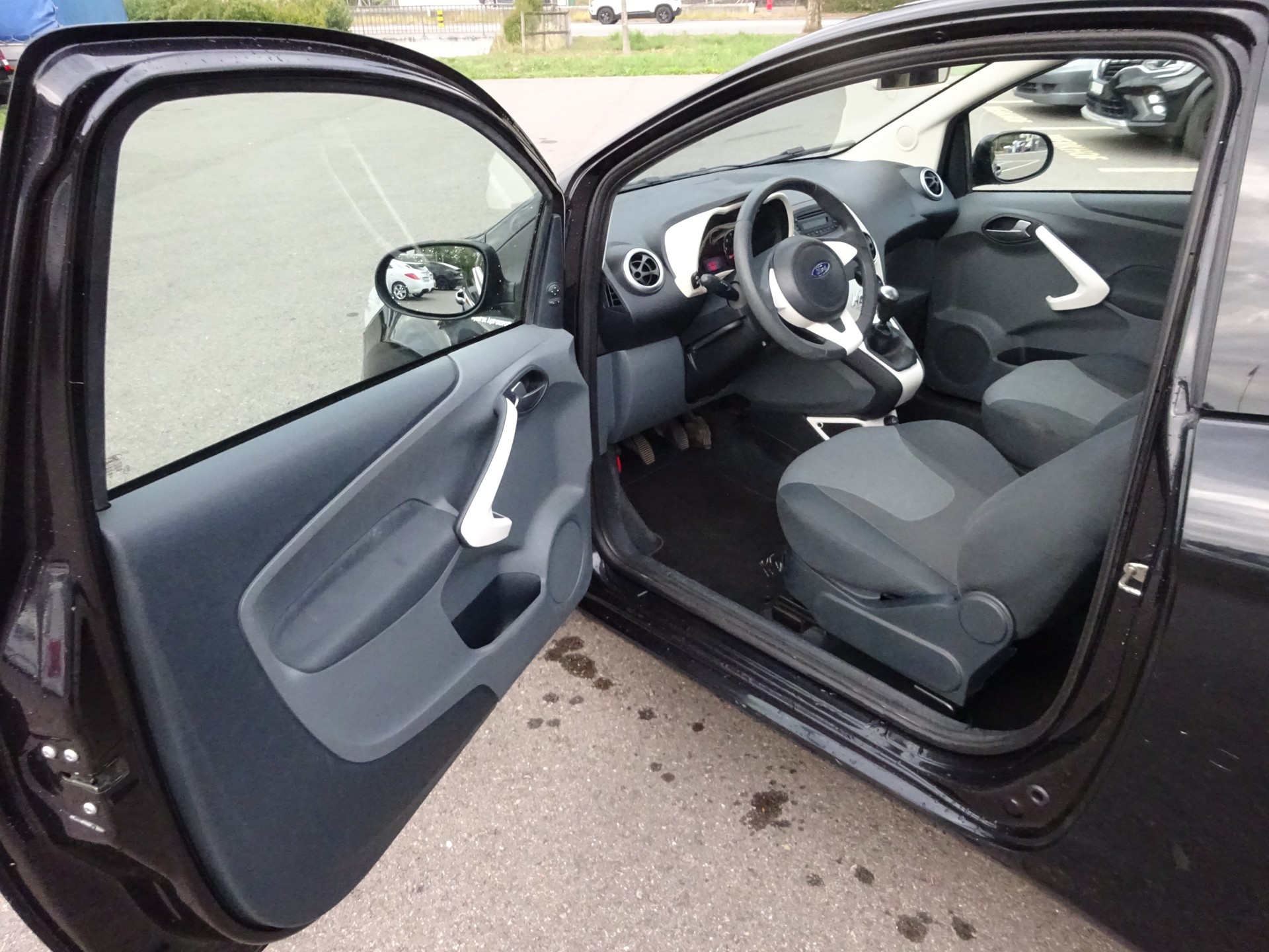 FORD KA 1.25 Titanium-image-6