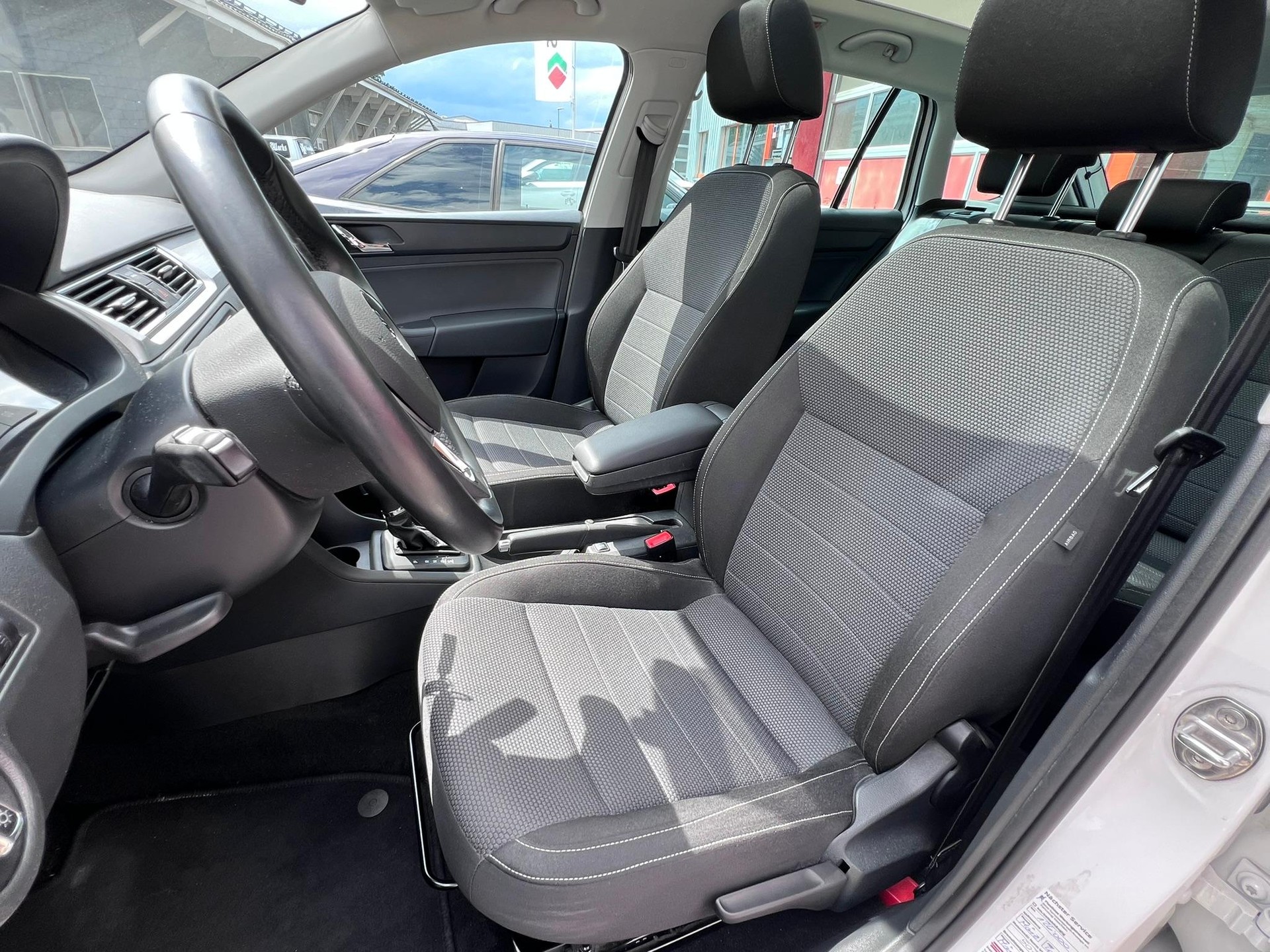 SKODA Rapid Spaceback 1.4 TSI Elegance DSG-image-6
