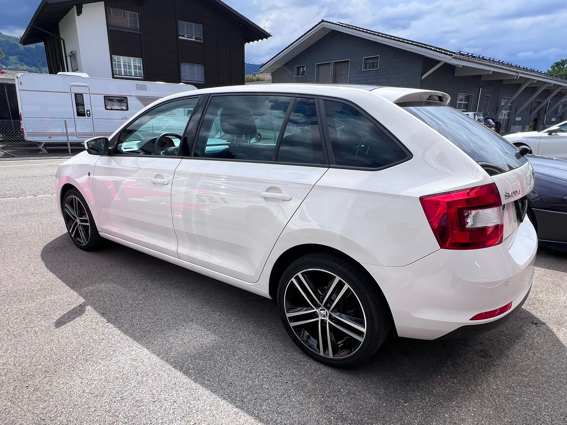 SKODA Rapid Spaceback 1.4 TSI Elegance DSG-image-4