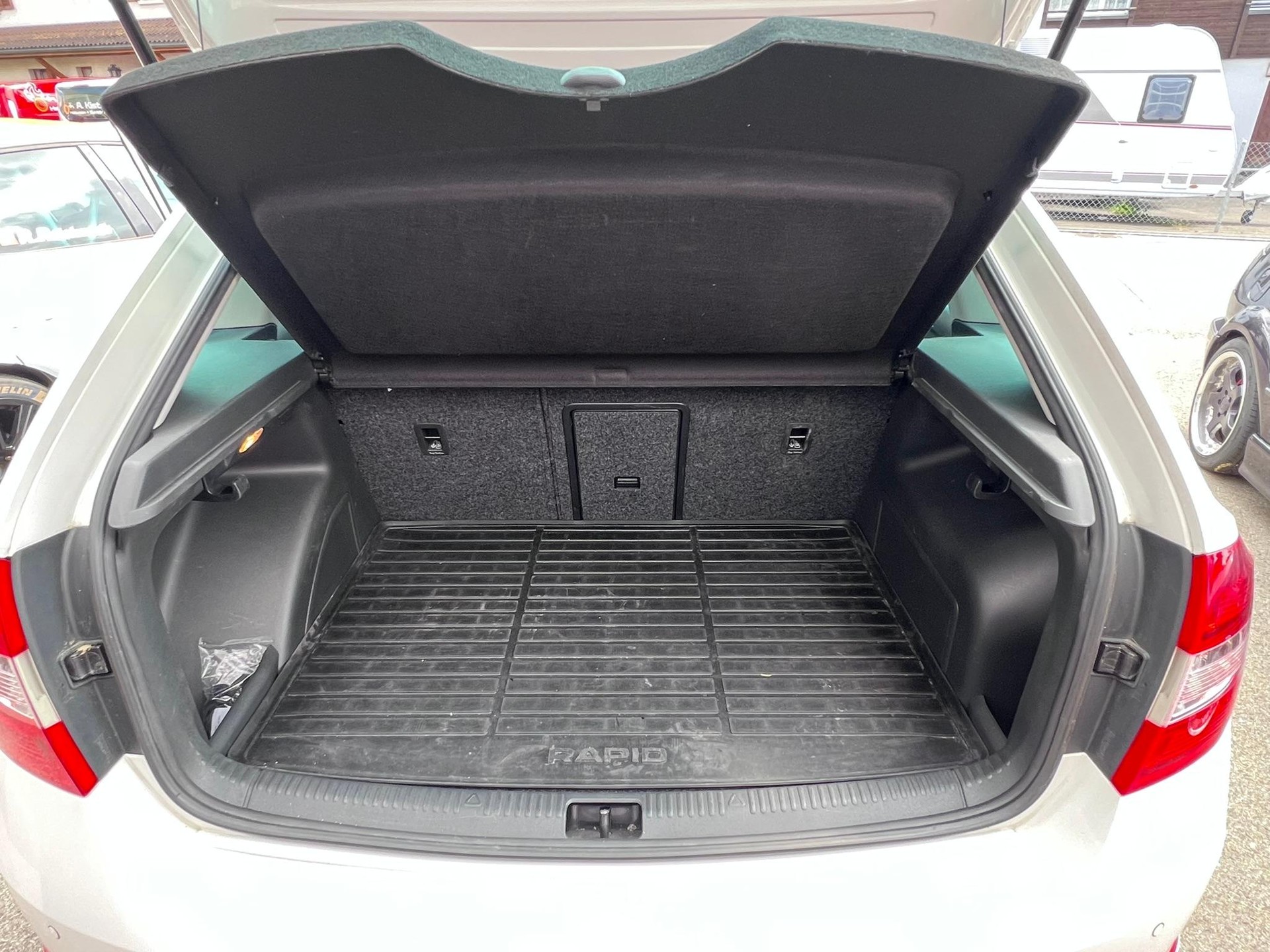 SKODA Rapid Spaceback 1.4 TSI Elegance DSG-image-9