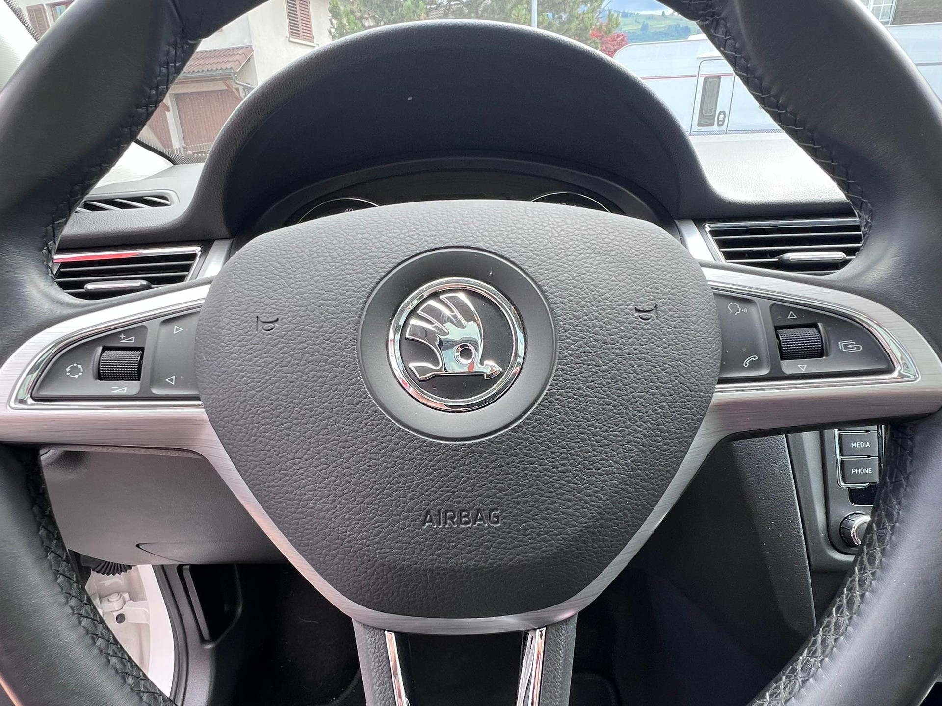 SKODA Rapid Spaceback 1.4 TSI Elegance DSG-image-12
