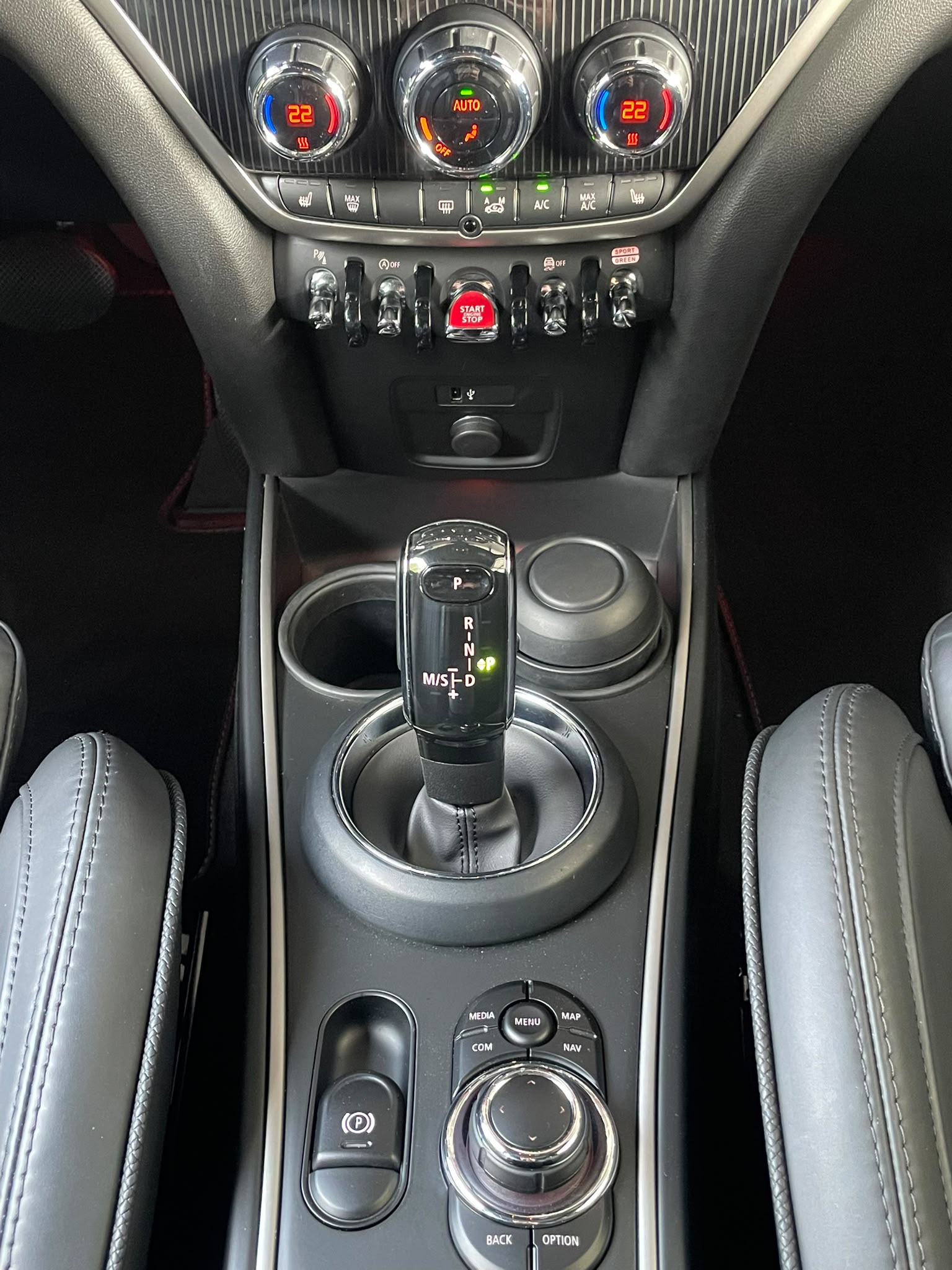 MINI Countryman F60 2.0i Cooper S ALL4-image-10