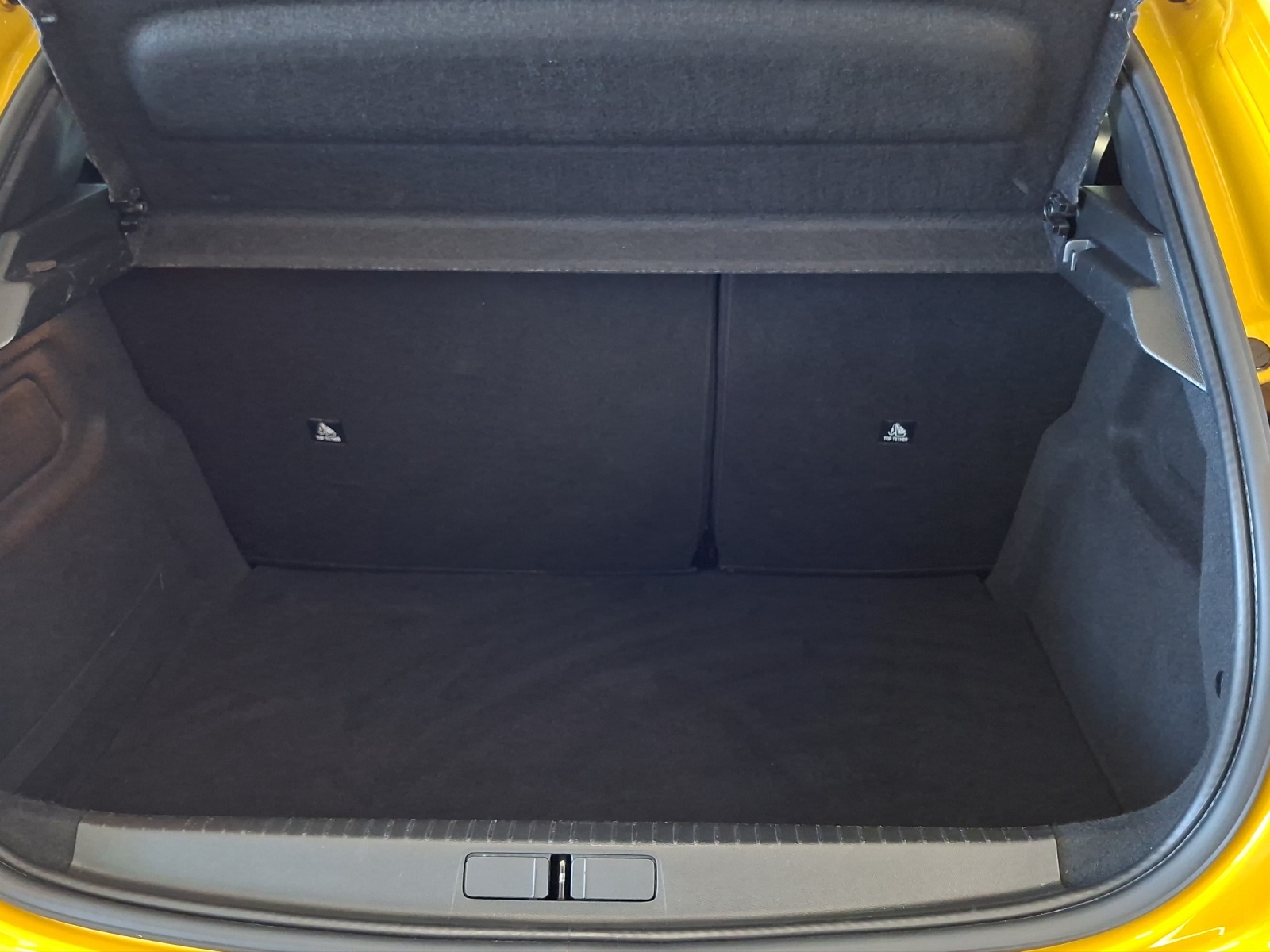 PEUGEOT 208 1.2 PureTech 130 GT-image-14