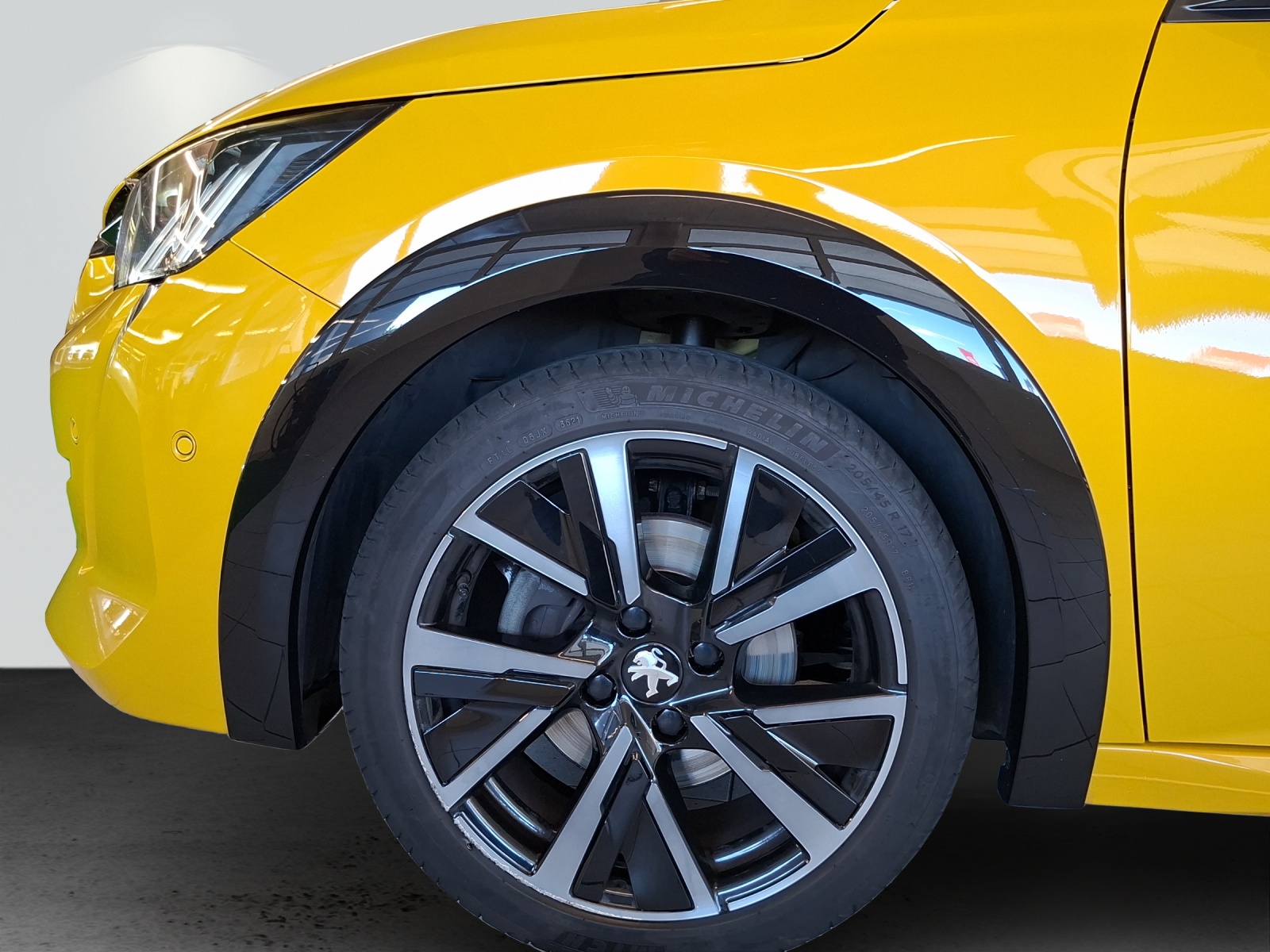 PEUGEOT 208 1.2 PureTech 130 GT-image-15