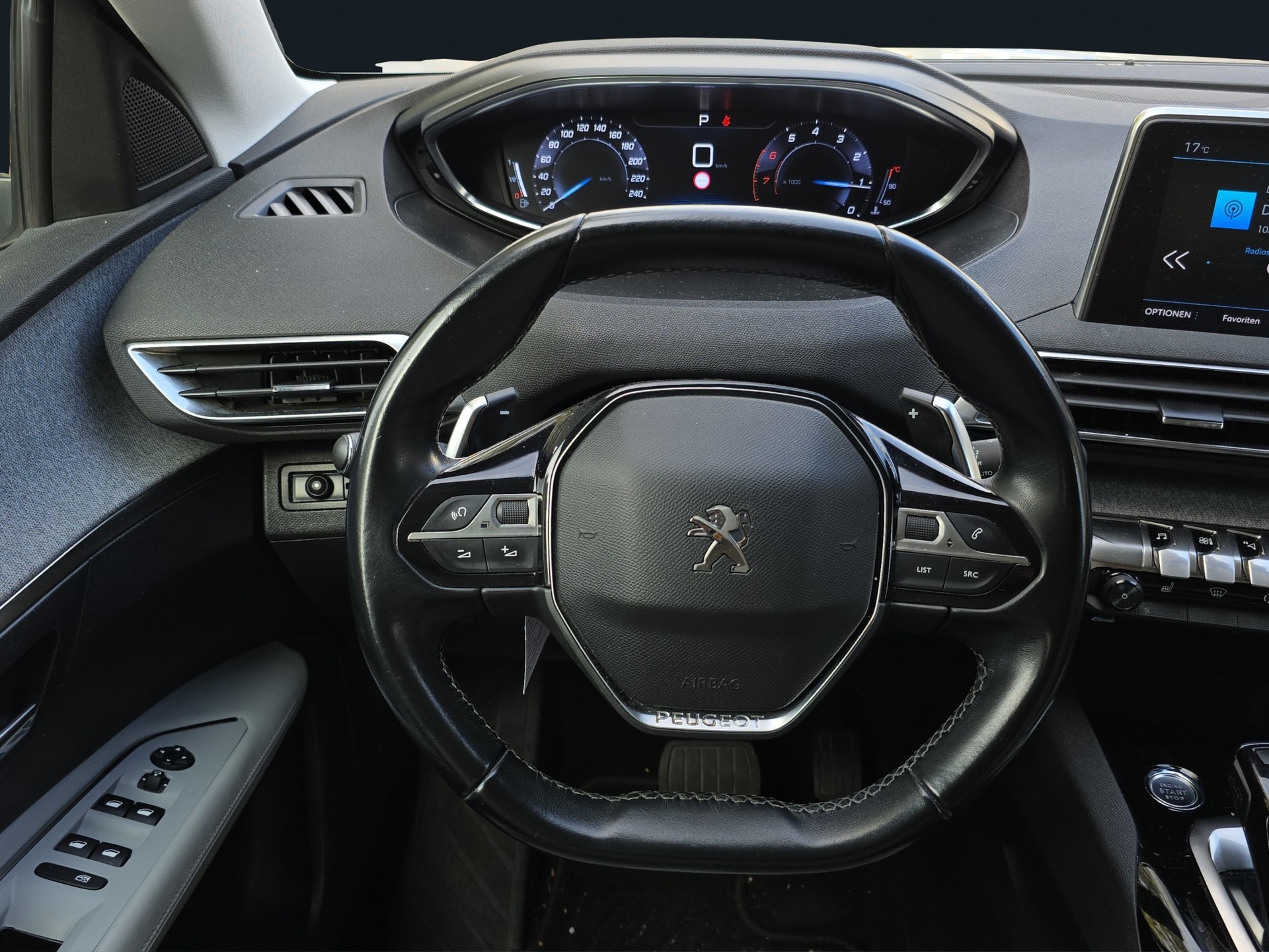 PEUGEOT 3008 1.2 PureTech Allure EAT-image-11