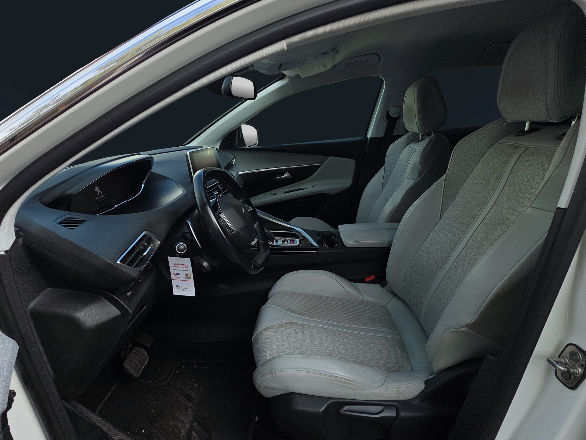 PEUGEOT 3008 1.2 PureTech Allure EAT-image-9