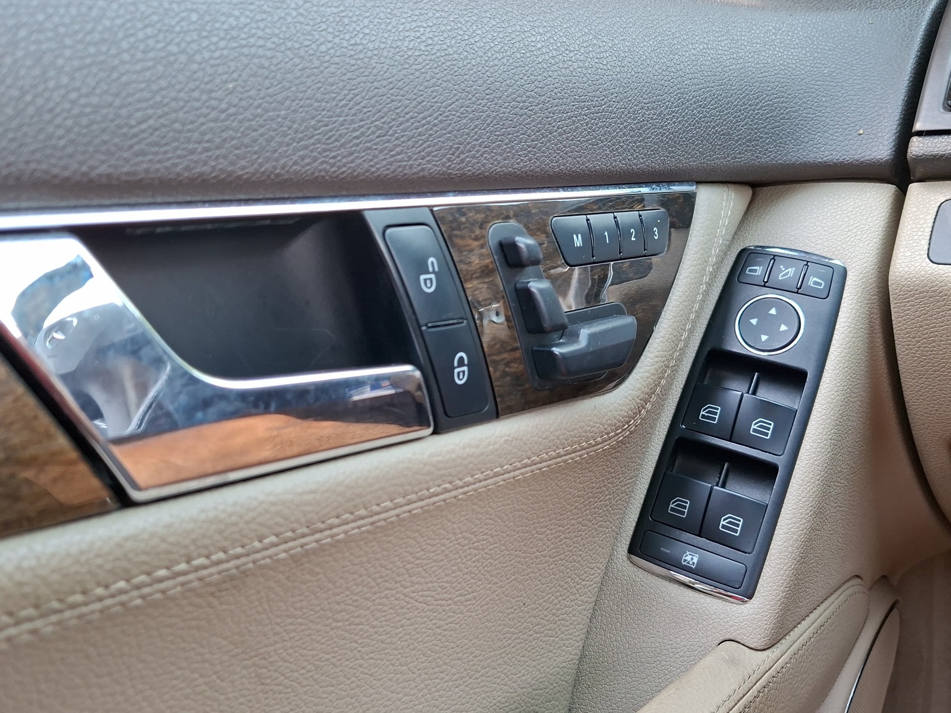 MERCEDES-BENZ C 350 Elégance 4Matic 7G-Tronic-image-11