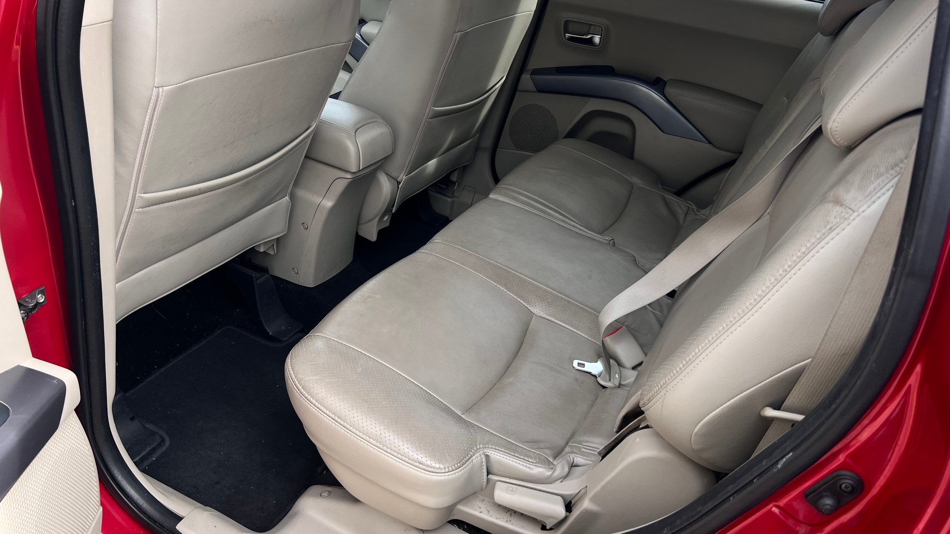MITSUBISHI Outlander 2.2 DID Intense 4WD-image-5