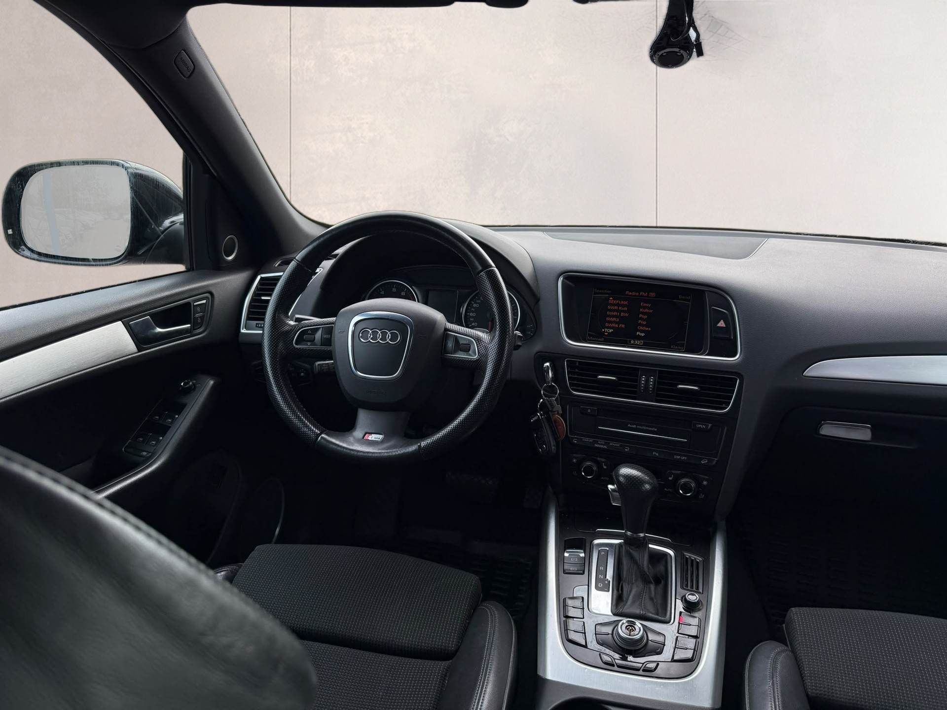 AUDI Q5 2.0 TFSI quattro S-tronic-image-10