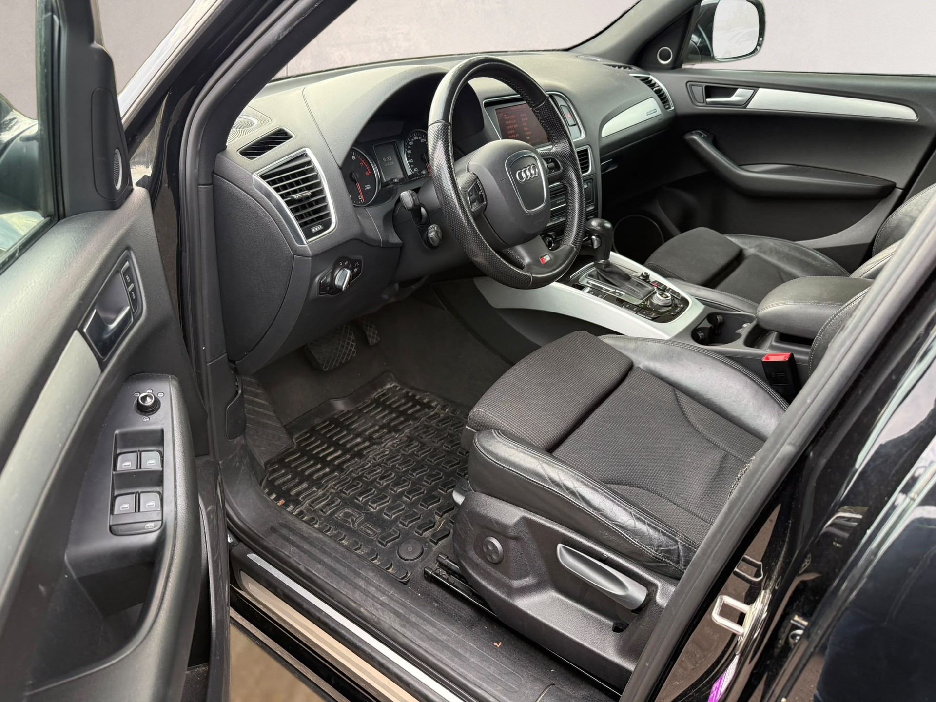 AUDI Q5 2.0 TFSI quattro S-tronic-image-13