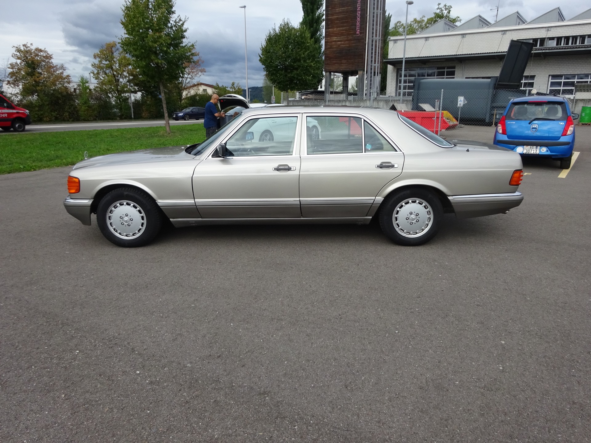 MERCEDES-BENZ 300 SE-image-11