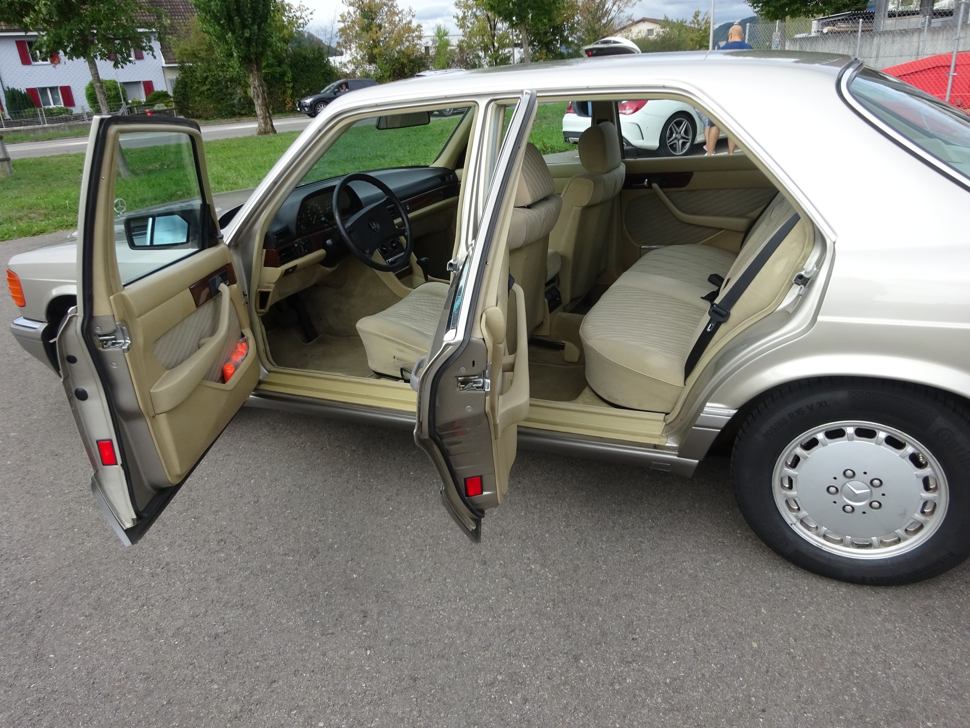 MERCEDES-BENZ 300 SE-image-10