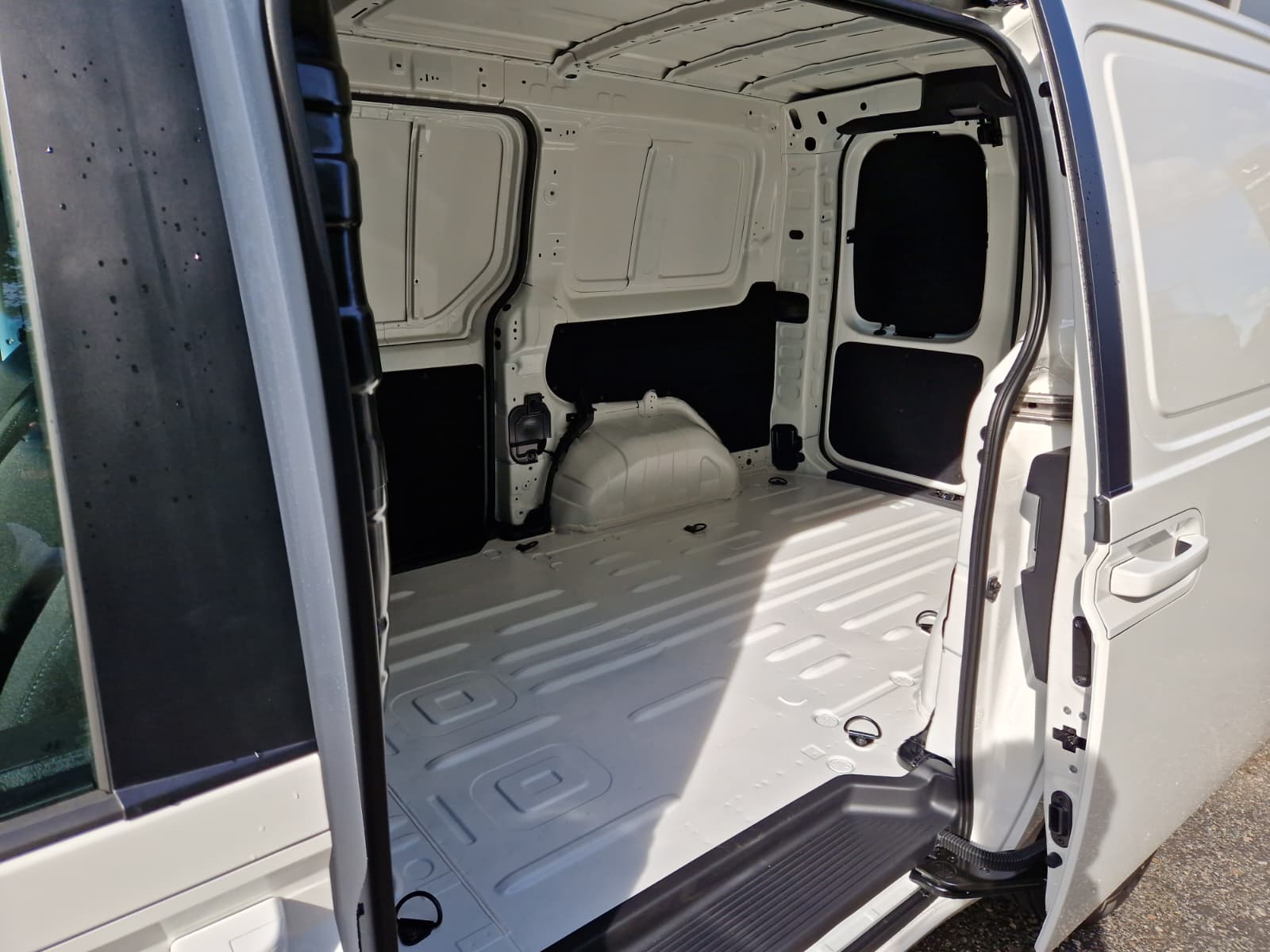 HYUNDAI Staria Cargo 84 kWh Amplia-image-10