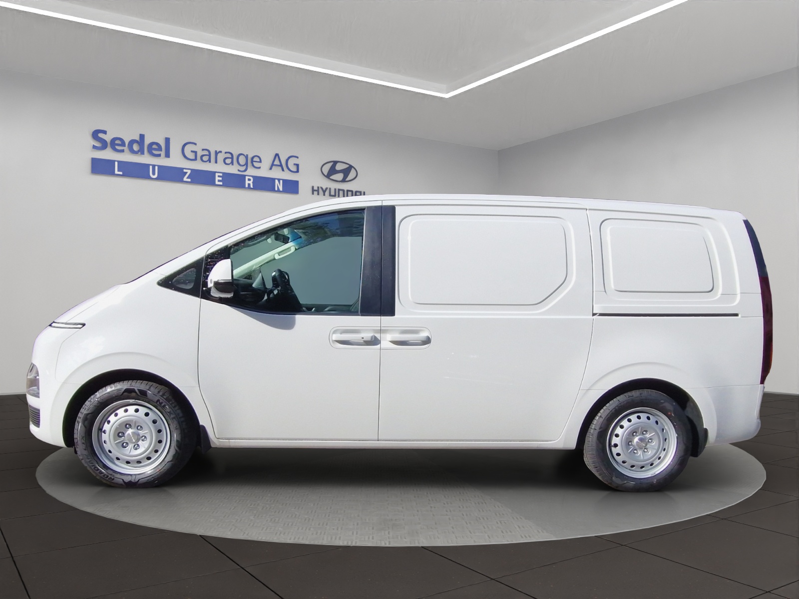 HYUNDAI Staria Cargo 84 kWh Amplia-image-2