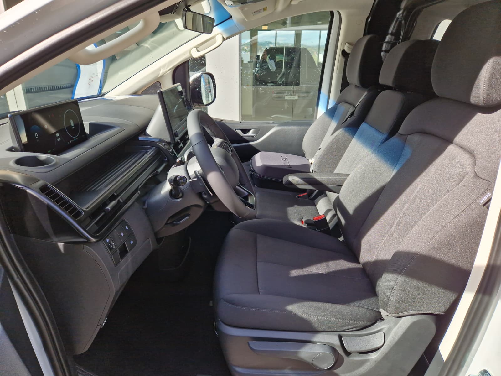 HYUNDAI Staria Cargo 84 kWh Amplia-image-5