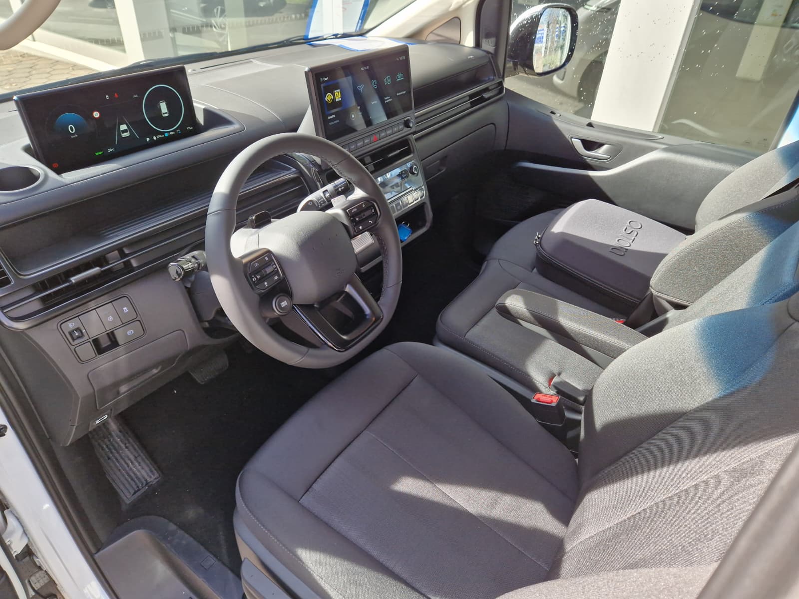 HYUNDAI Staria Cargo 84 kWh Amplia-image-4