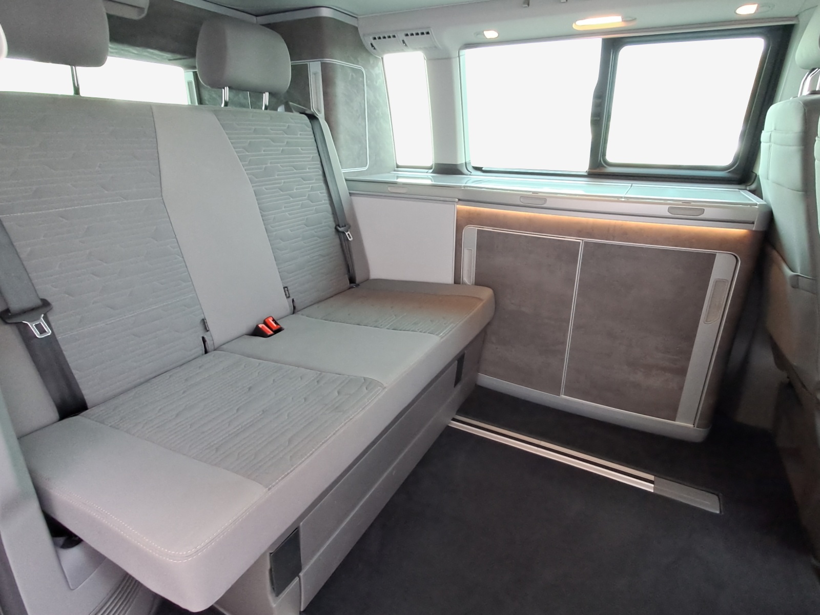 VW T6.1 California 2.0 TDI Ocean Liberty 4Motion DSG-image-11