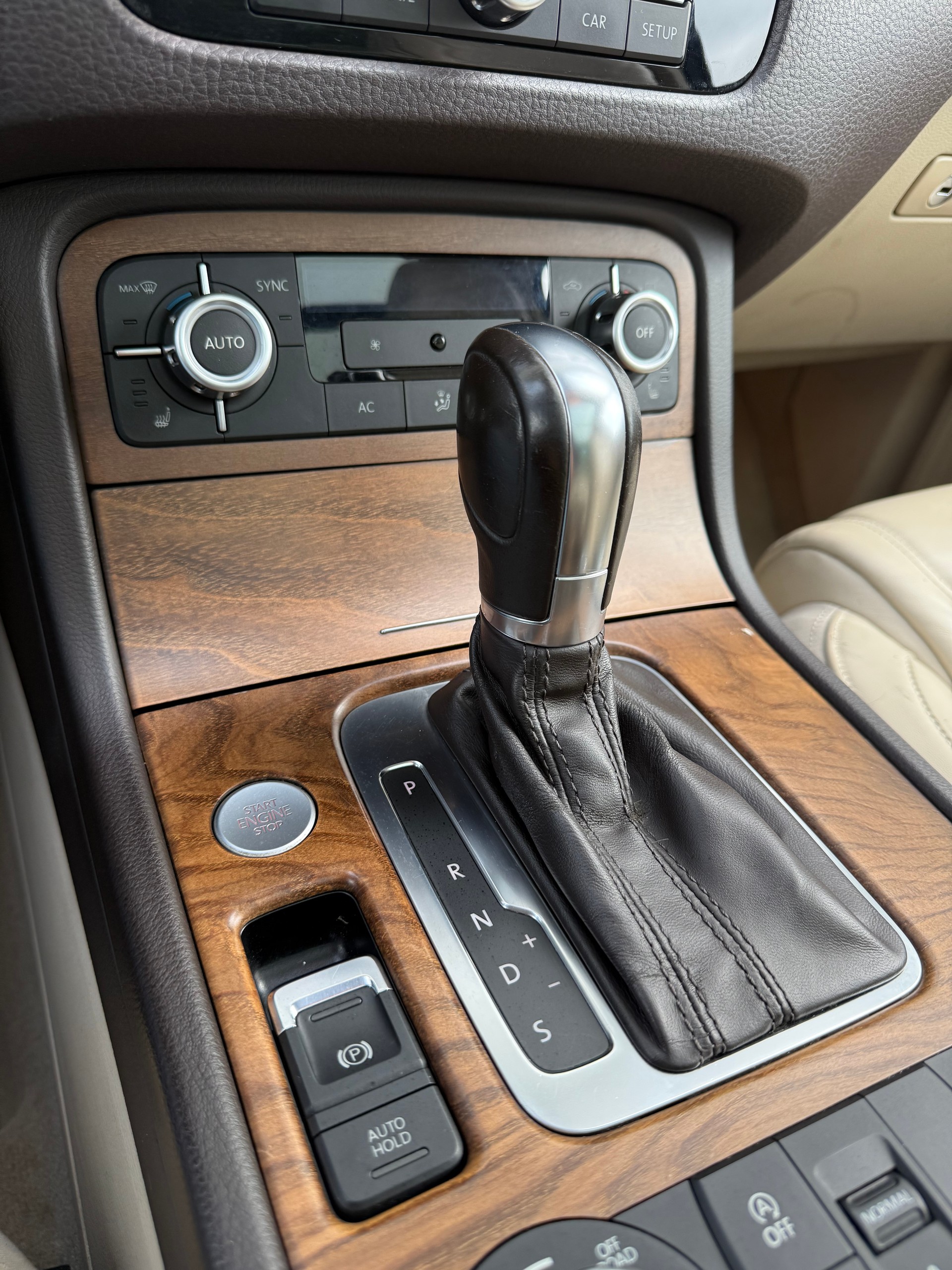 VW Touareg 3.0 TDI BlueMotion Technology Tiptronic-image-10