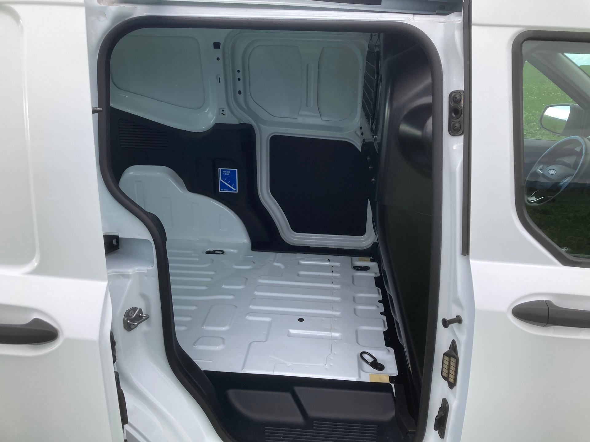 FORD Transit Courier Van 1.0 EcoBoost Trend-image-6