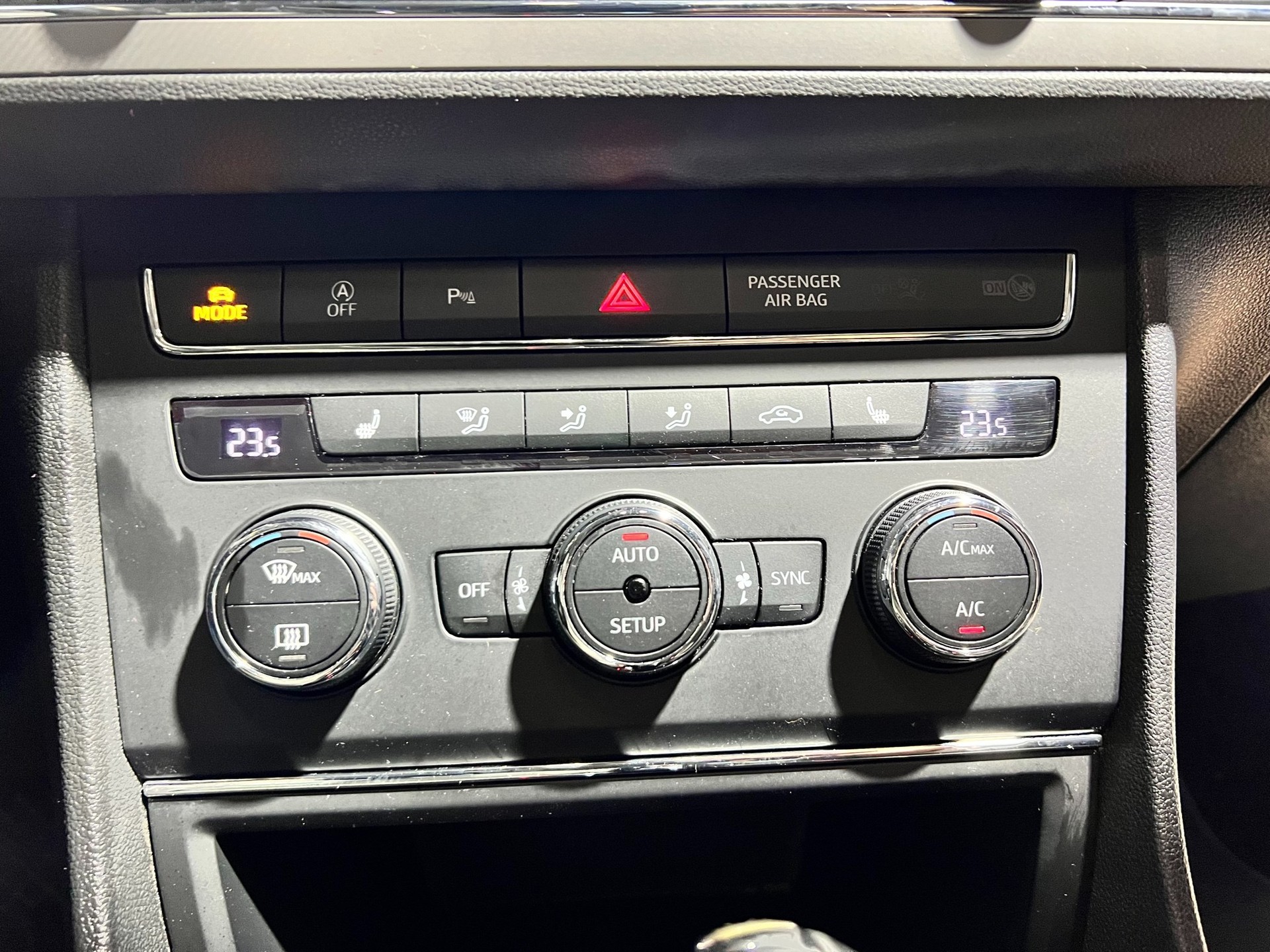 SEAT Leon ST 2.0 TDI X-Perience 4Drive DSG-image-19