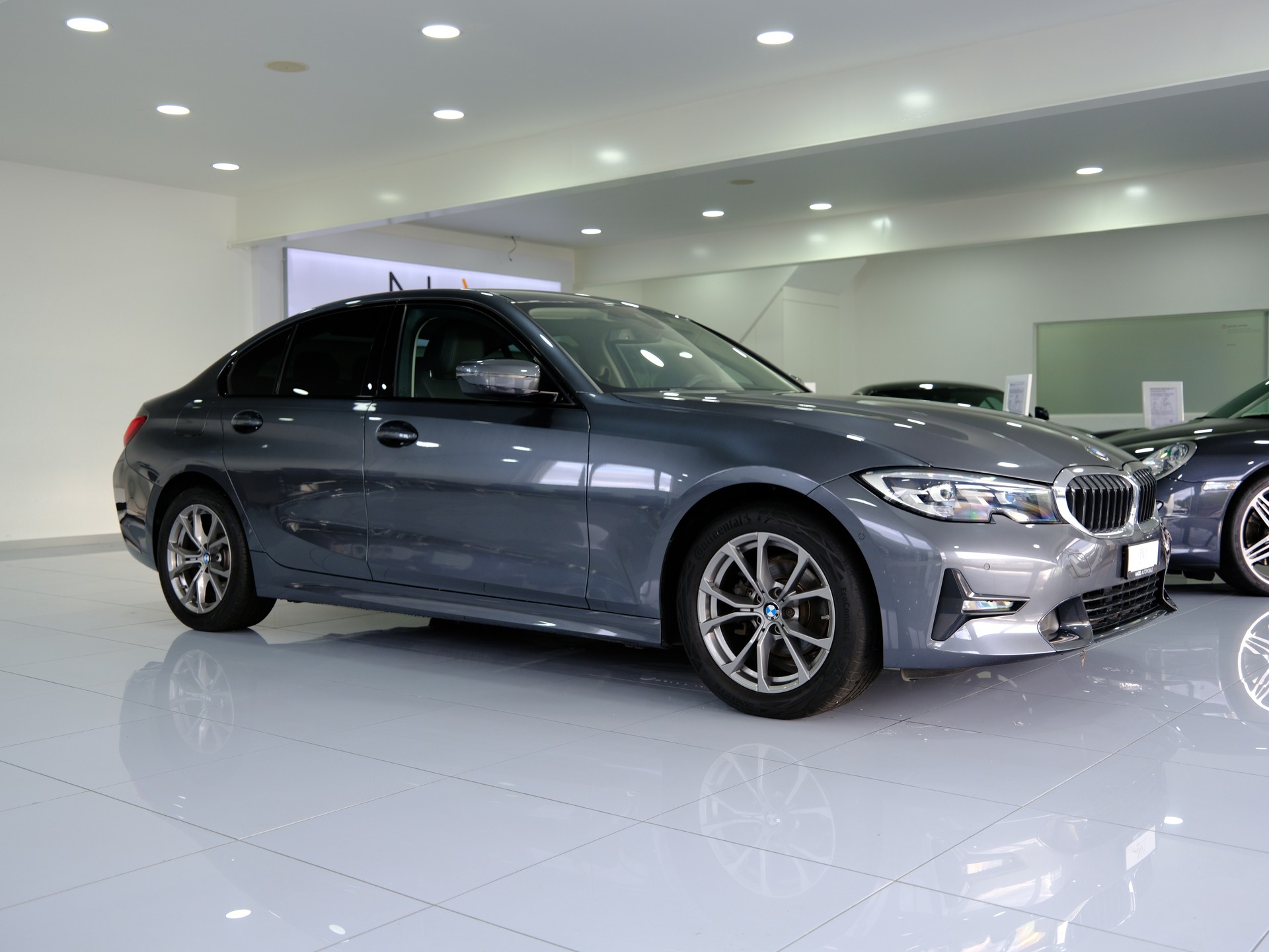 BMW 318d Steptronic Sport Line-showroom-element-1