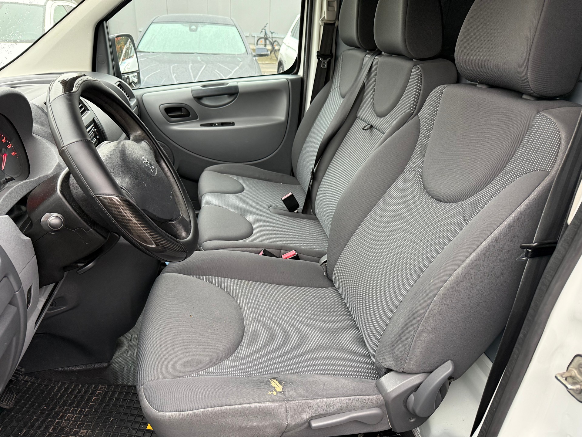 PEUGEOT Expert 2.0 HDi 229 L2H1-image-8