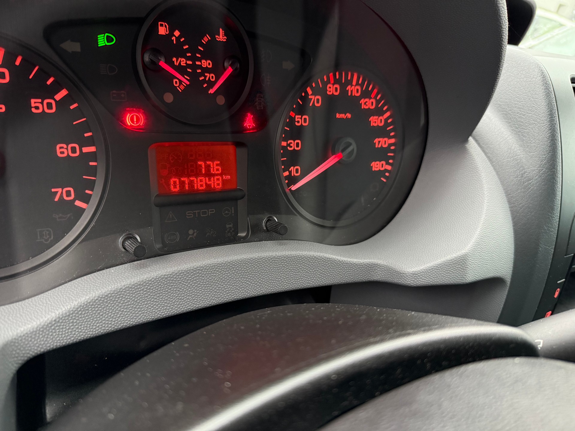 PEUGEOT Expert 2.0 HDi 229 L2H1-image-10