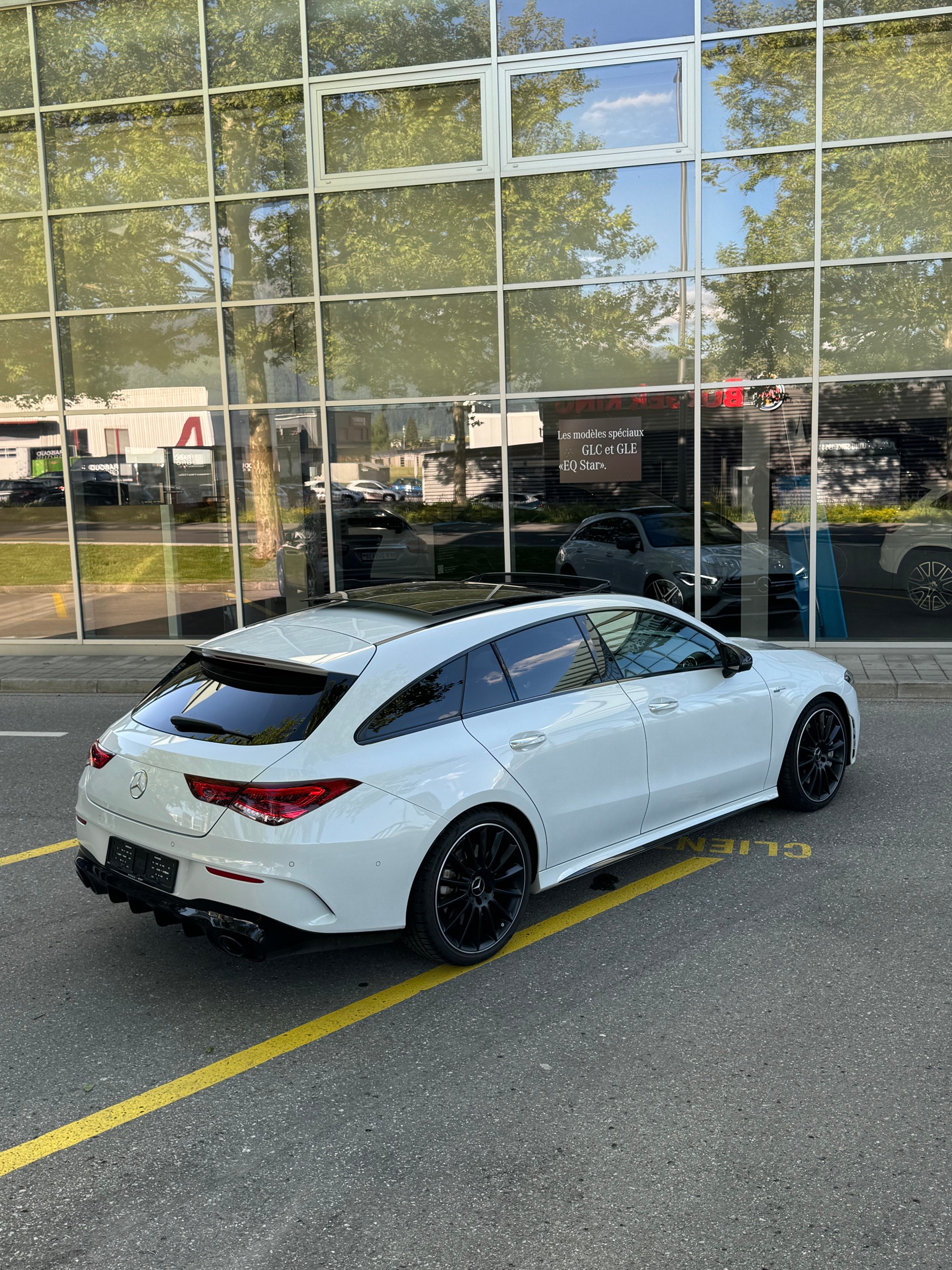 MERCEDES-BENZ CLA 35 AMG Shooting Brake 4Matic 7G-DCT-image-4