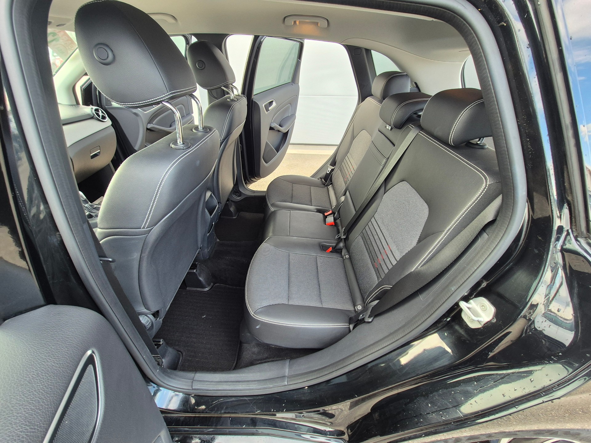 MERCEDES-BENZ B 200 CDI Urban-image-9