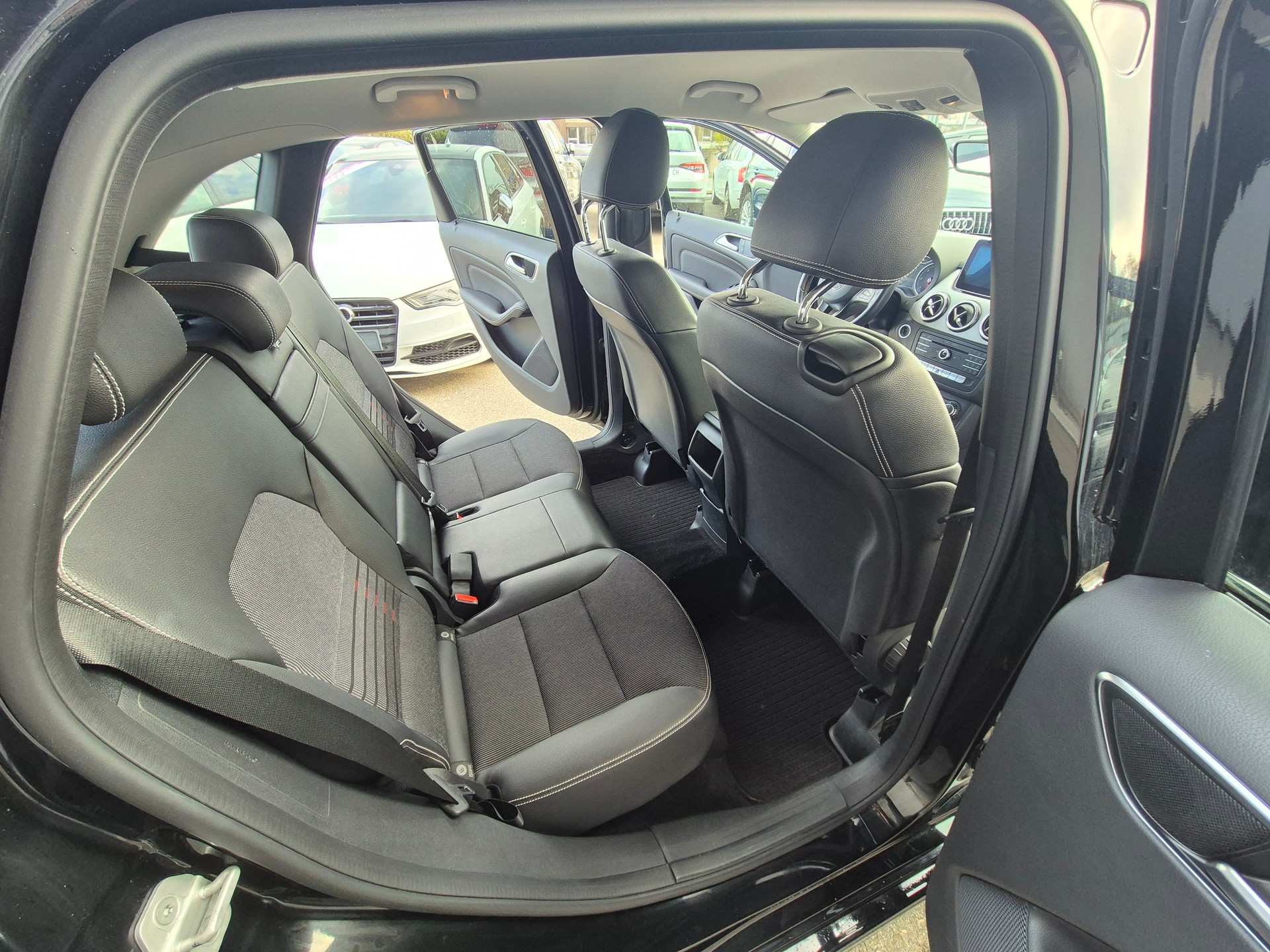 MERCEDES-BENZ B 200 CDI Urban-image-10