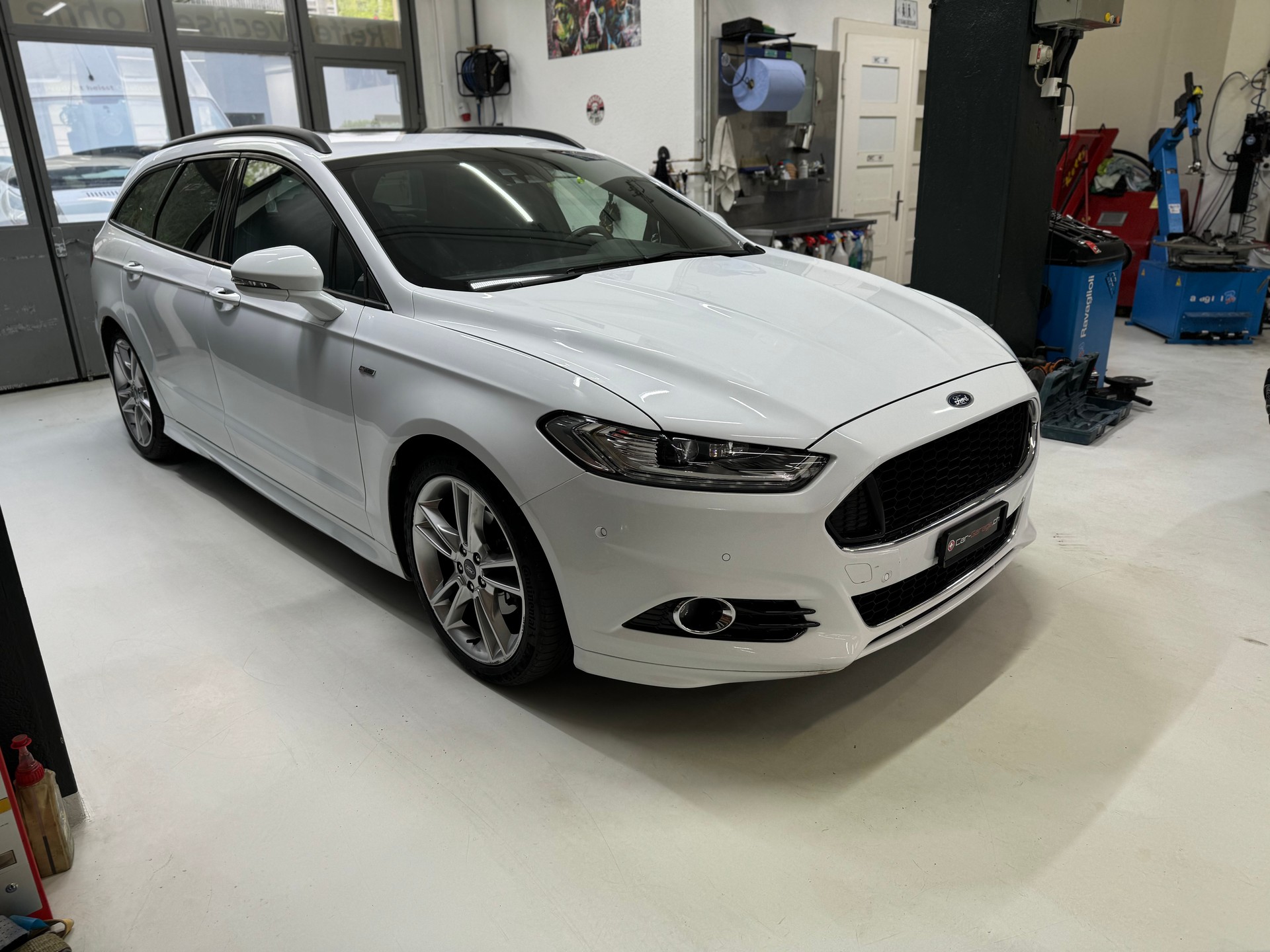FORD Mondeo 2.0 EcoBoost SCTi ST-Line Automatic-image-3