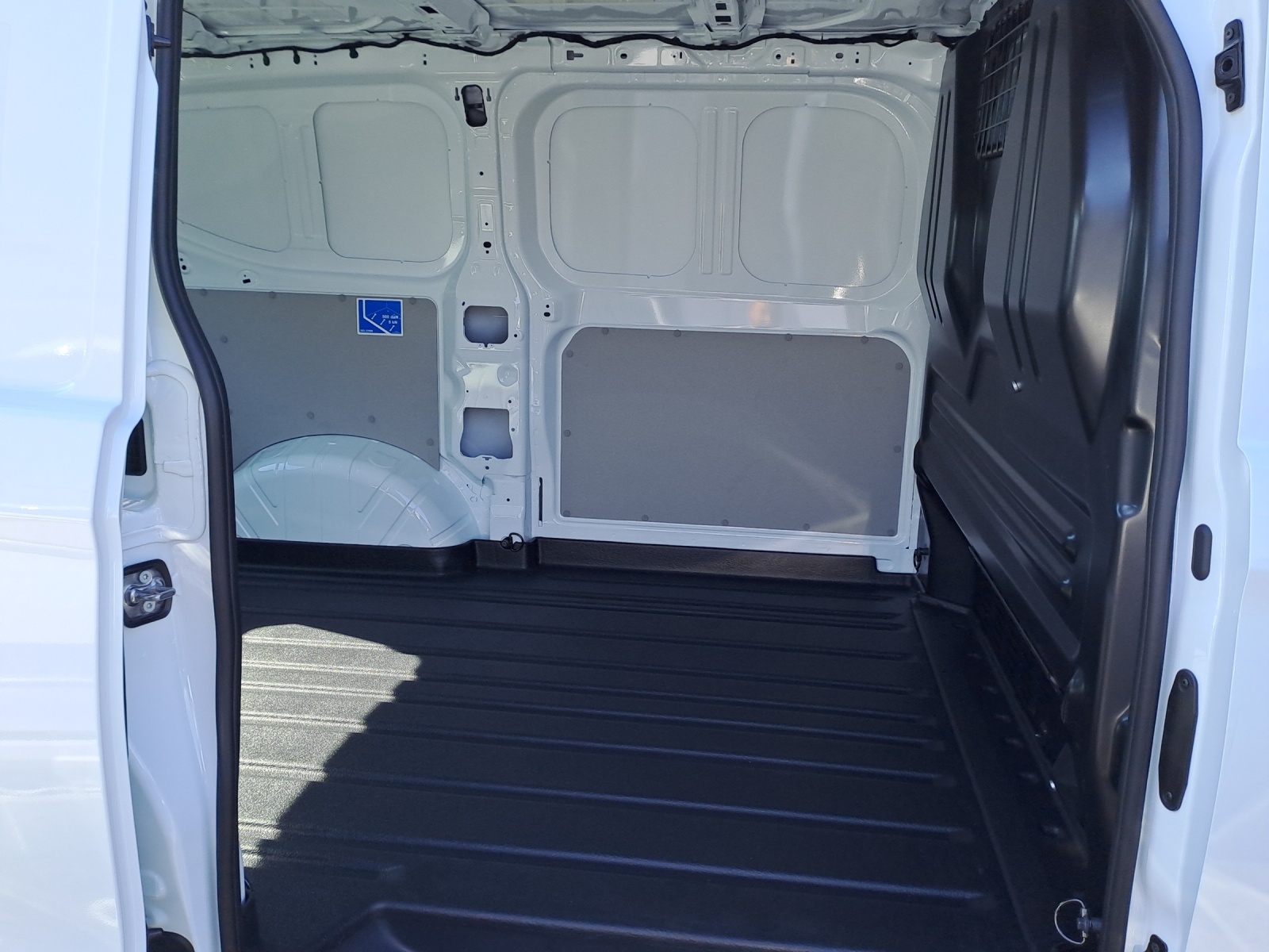 VW Transpoter Kasten BEV 218PS Aut-image-11