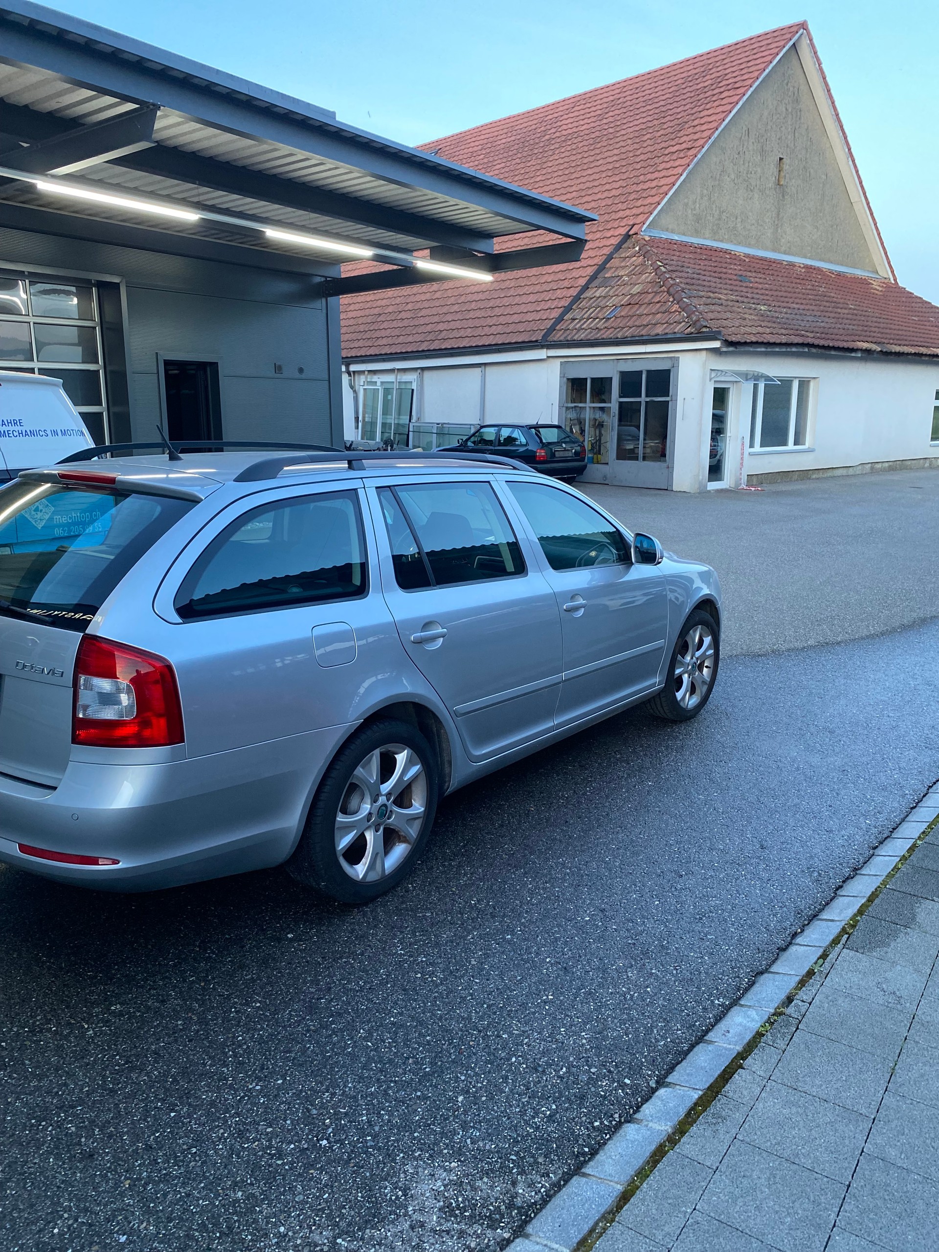 SKODA Octavia 1.4 TSI Elegance-image-5
