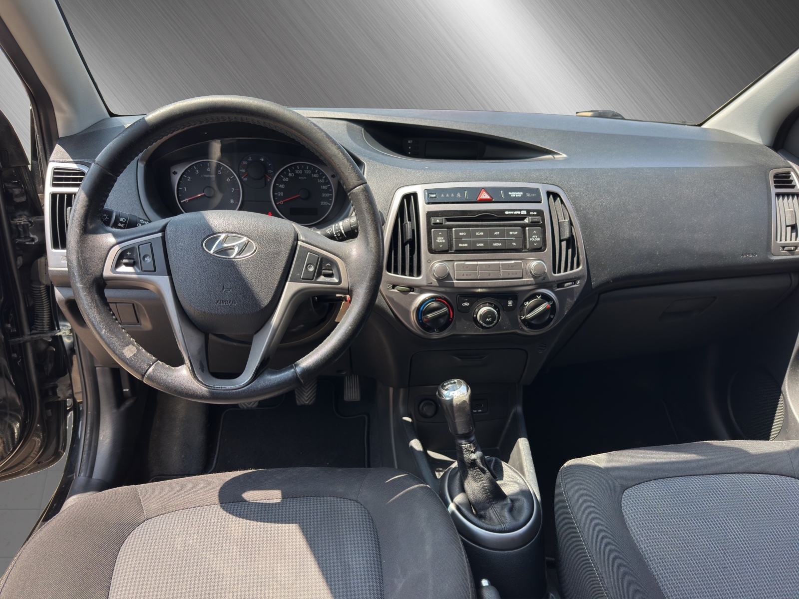 HYUNDAI i20 1.4-image-10