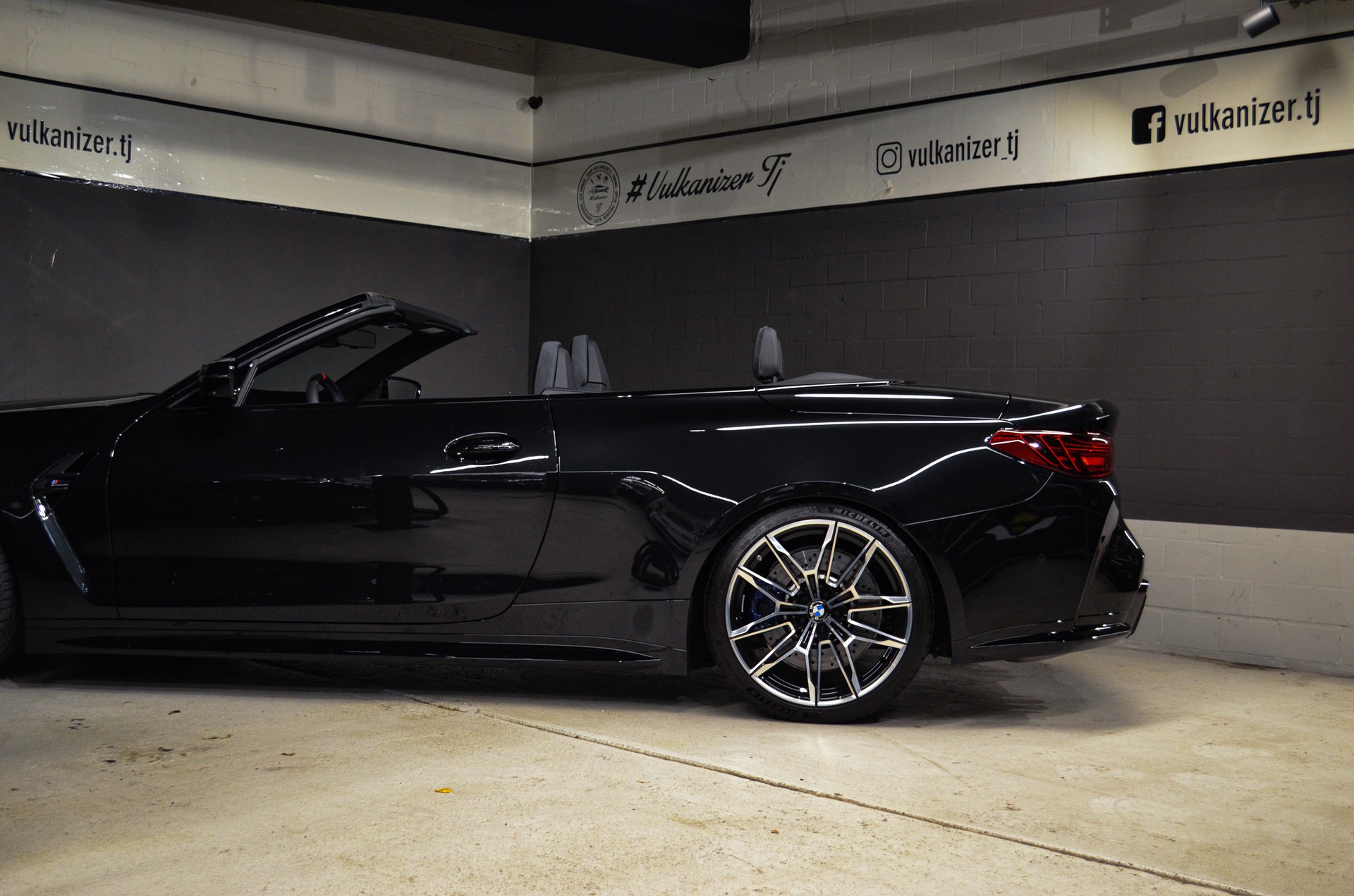 BMW M4 Cabrio Competition M xDrive-image-7