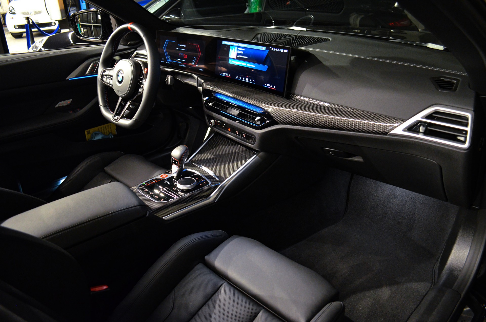 BMW M4 Cabrio Competition M xDrive-image-12