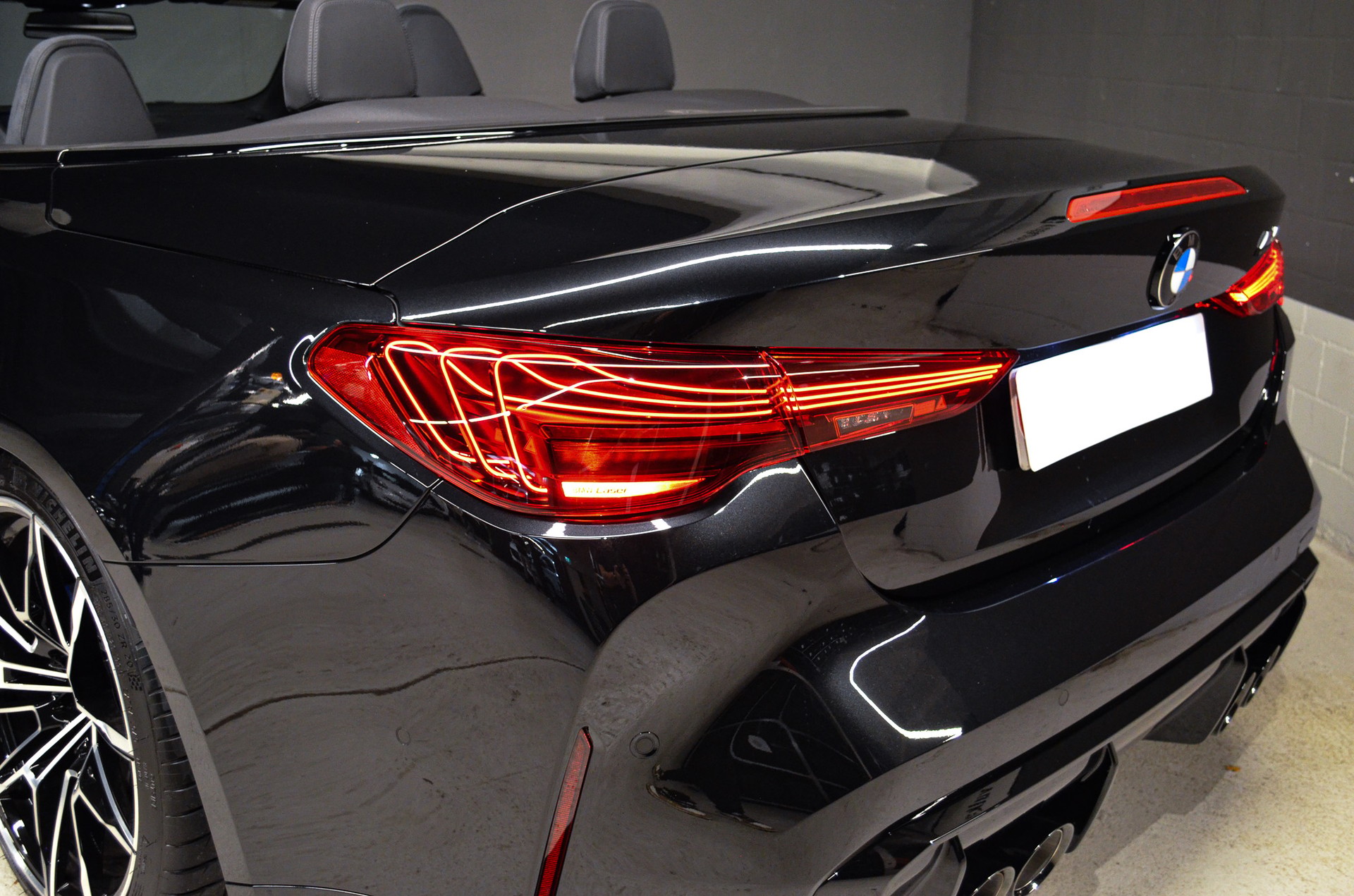 BMW M4 Cabrio Competition M xDrive-image-10