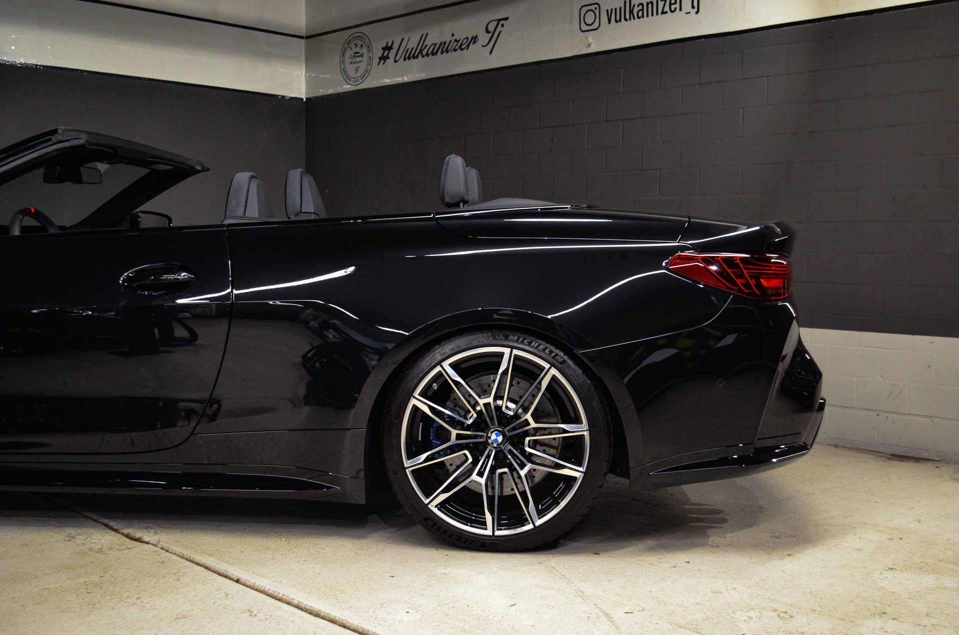 BMW M4 Cabrio Competition M xDrive-image-8