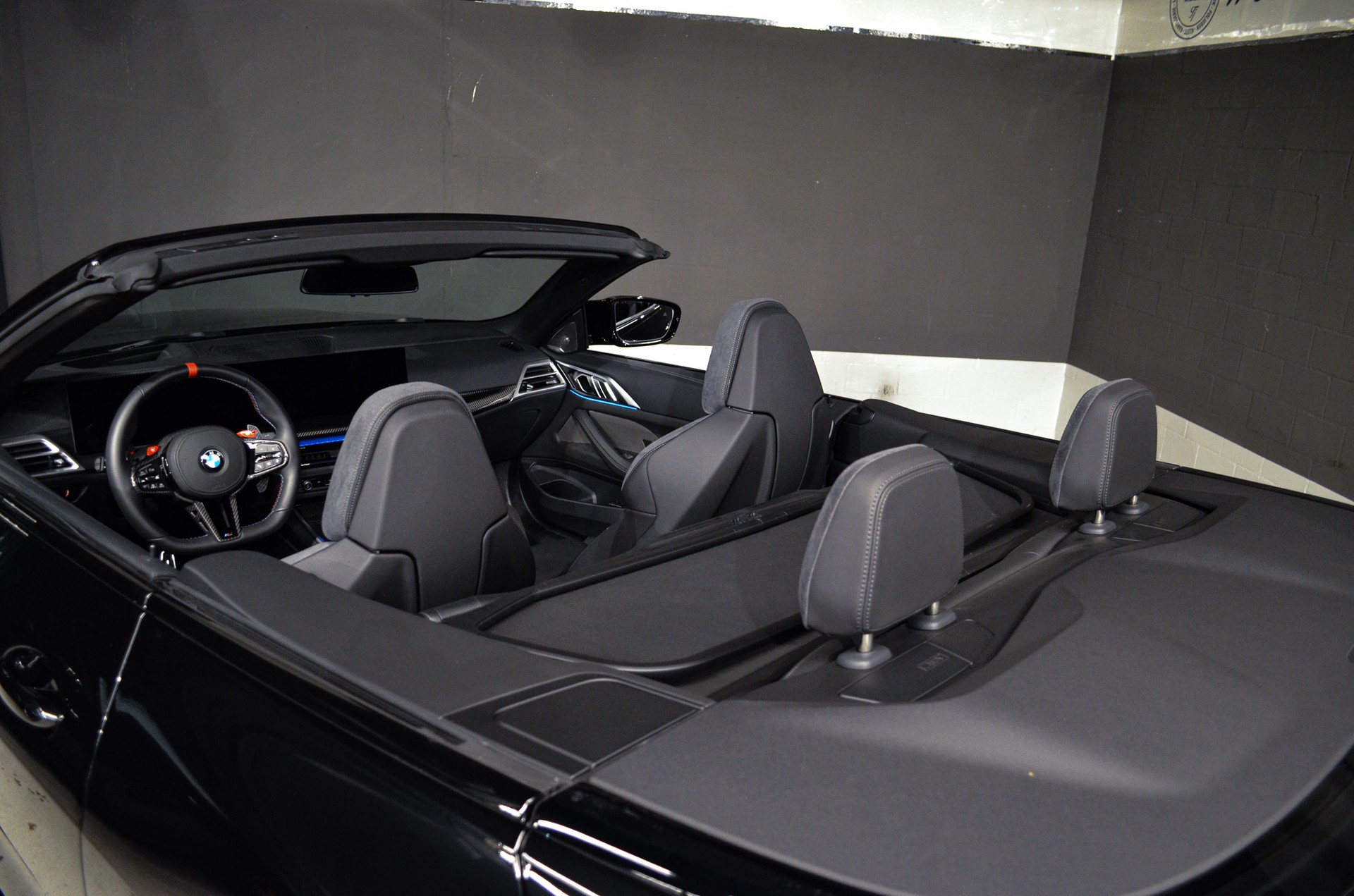 BMW M4 Cabrio Competition M xDrive-image-11
